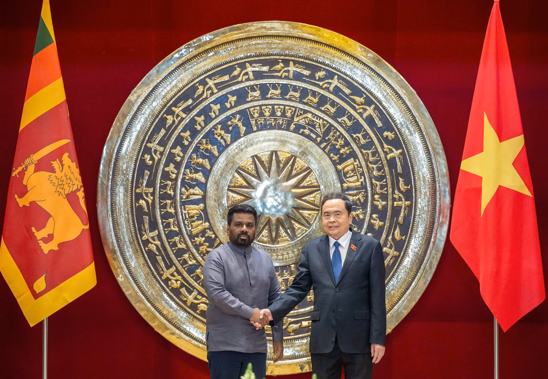越南国会主席陈青敏和斯里兰卡总统阿努拉·库马拉·迪萨纳亚克。