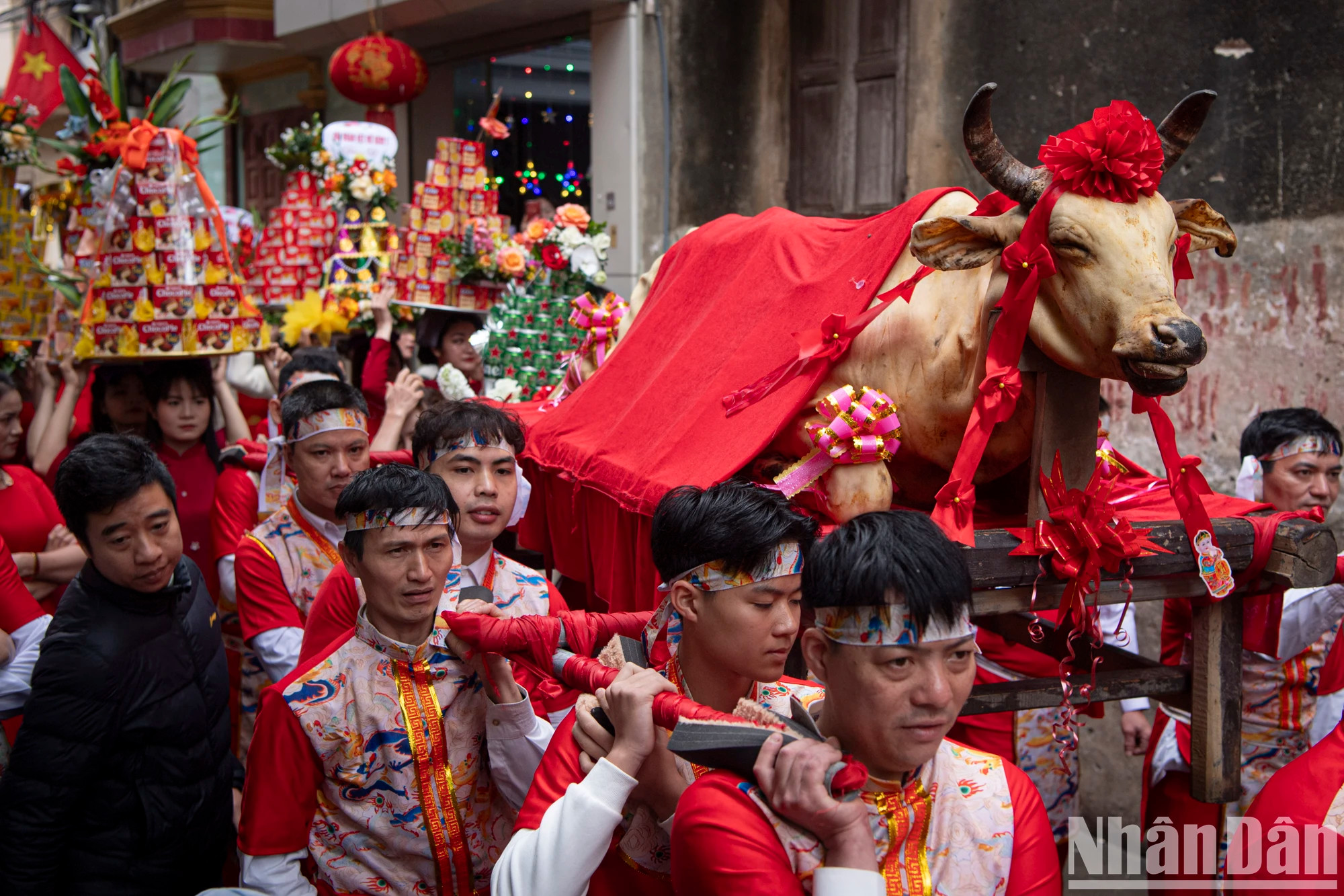 庙会的亮点是非常有秩序和恭敬的传统游神仪式。