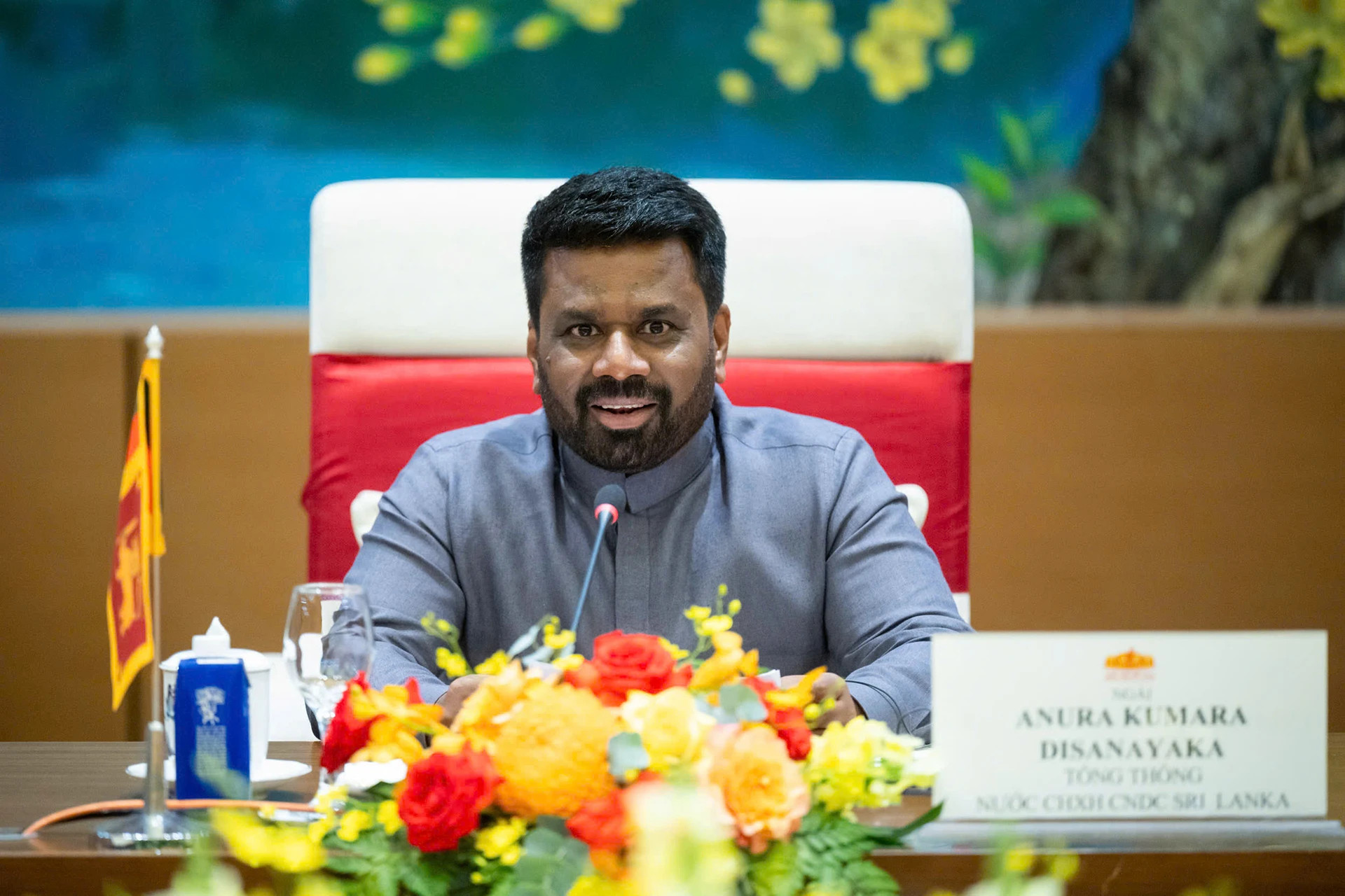 斯里兰卡总统阿努拉·库马拉·迪萨纳亚克在会见中发表讲话。