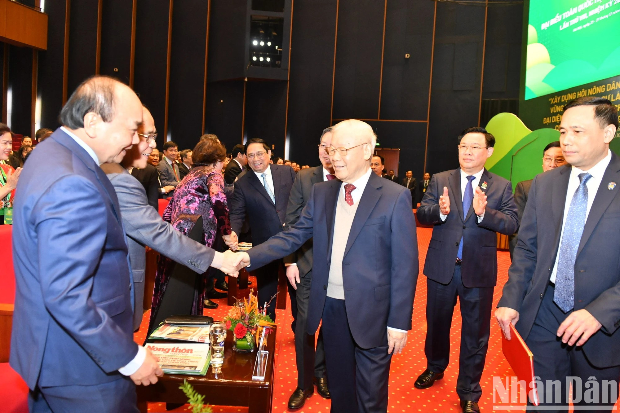 阮富仲总书记和党、国家领导人出席大会。 阮富仲总书记和党、国家领导人出席大会。