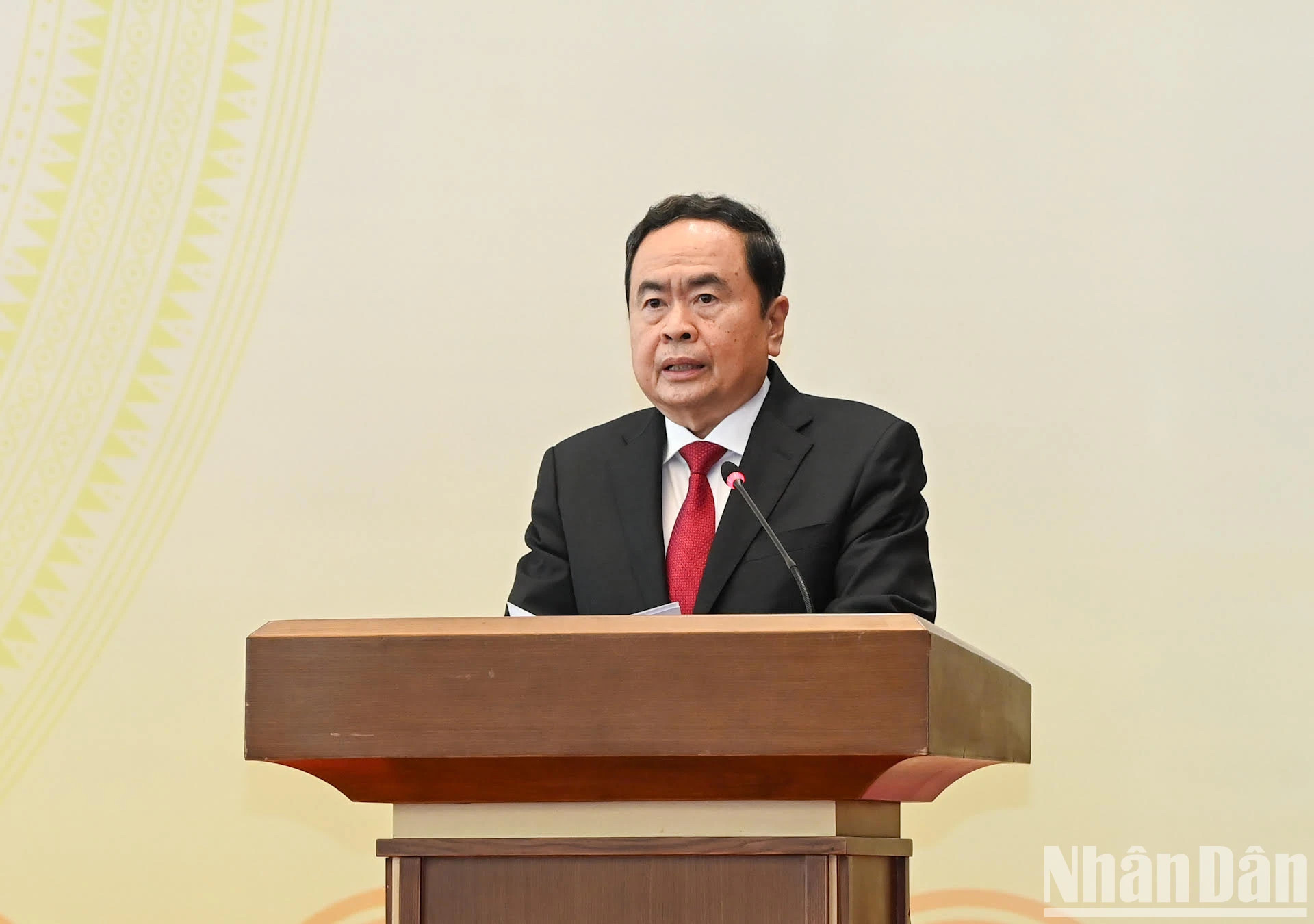 国会主席陈青敏发表讲话。 国会主席陈青敏发表讲话。