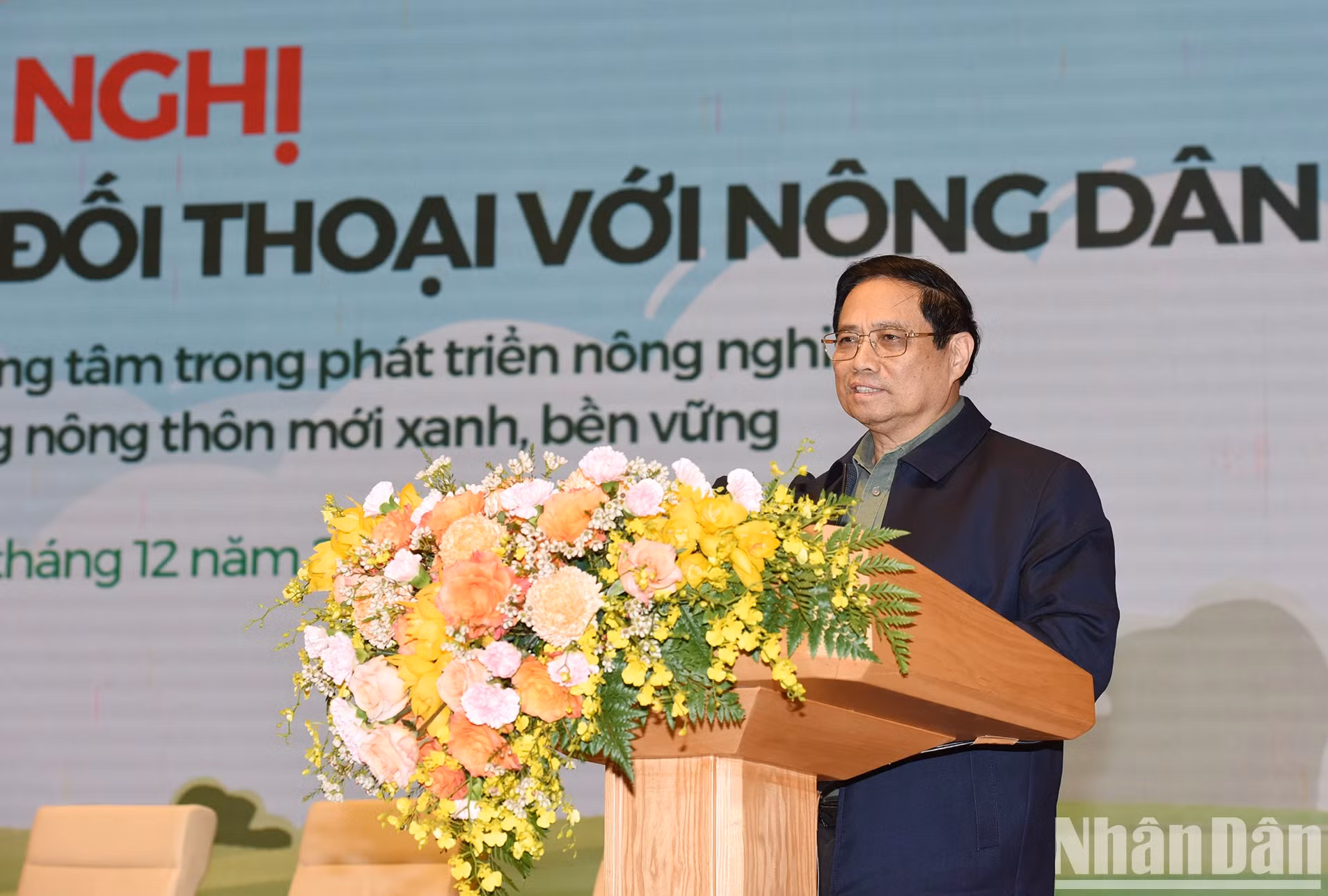 范明正总理发表讲话。