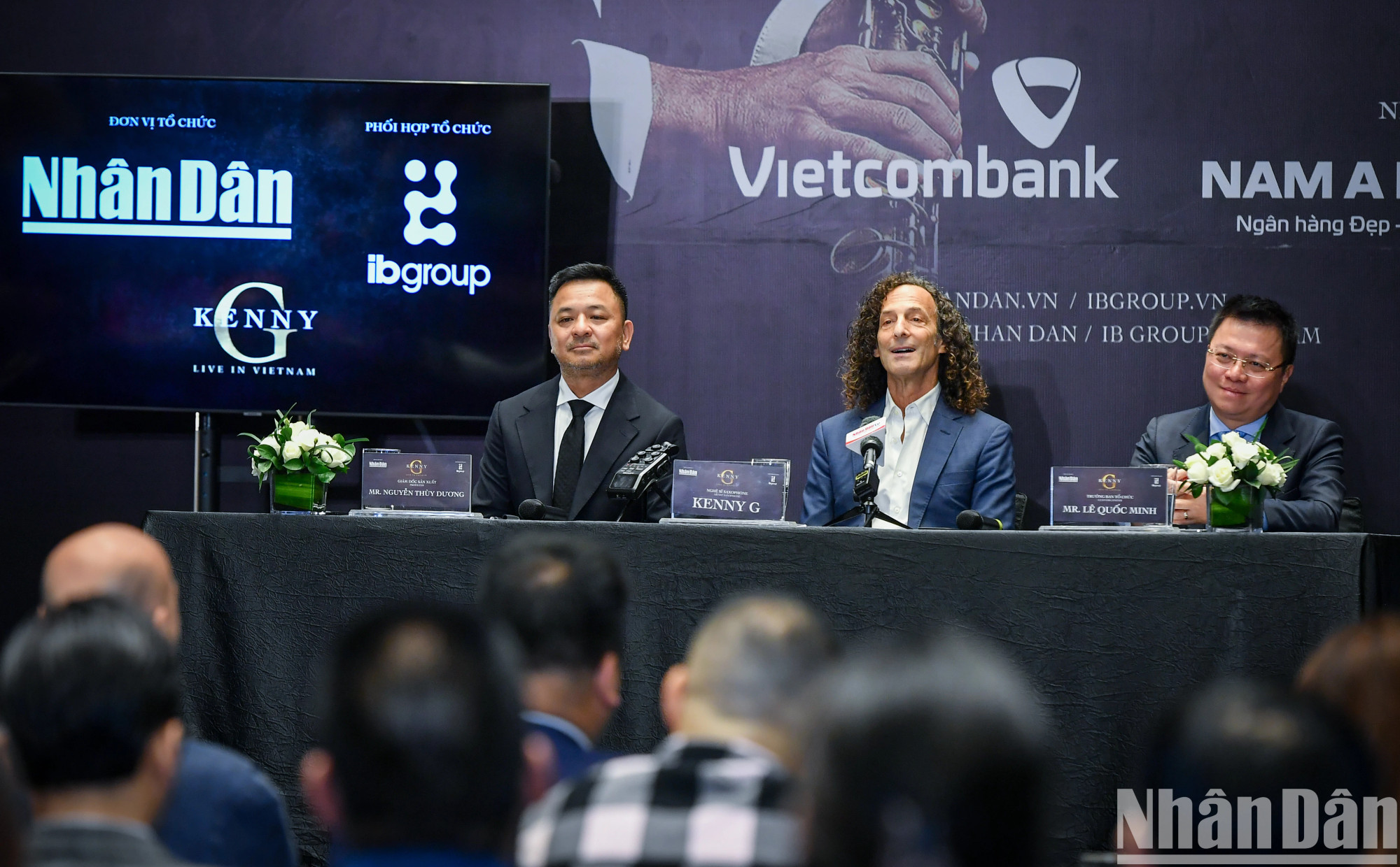 组委会回答记者的提问。 组委会回答记者的提问。
