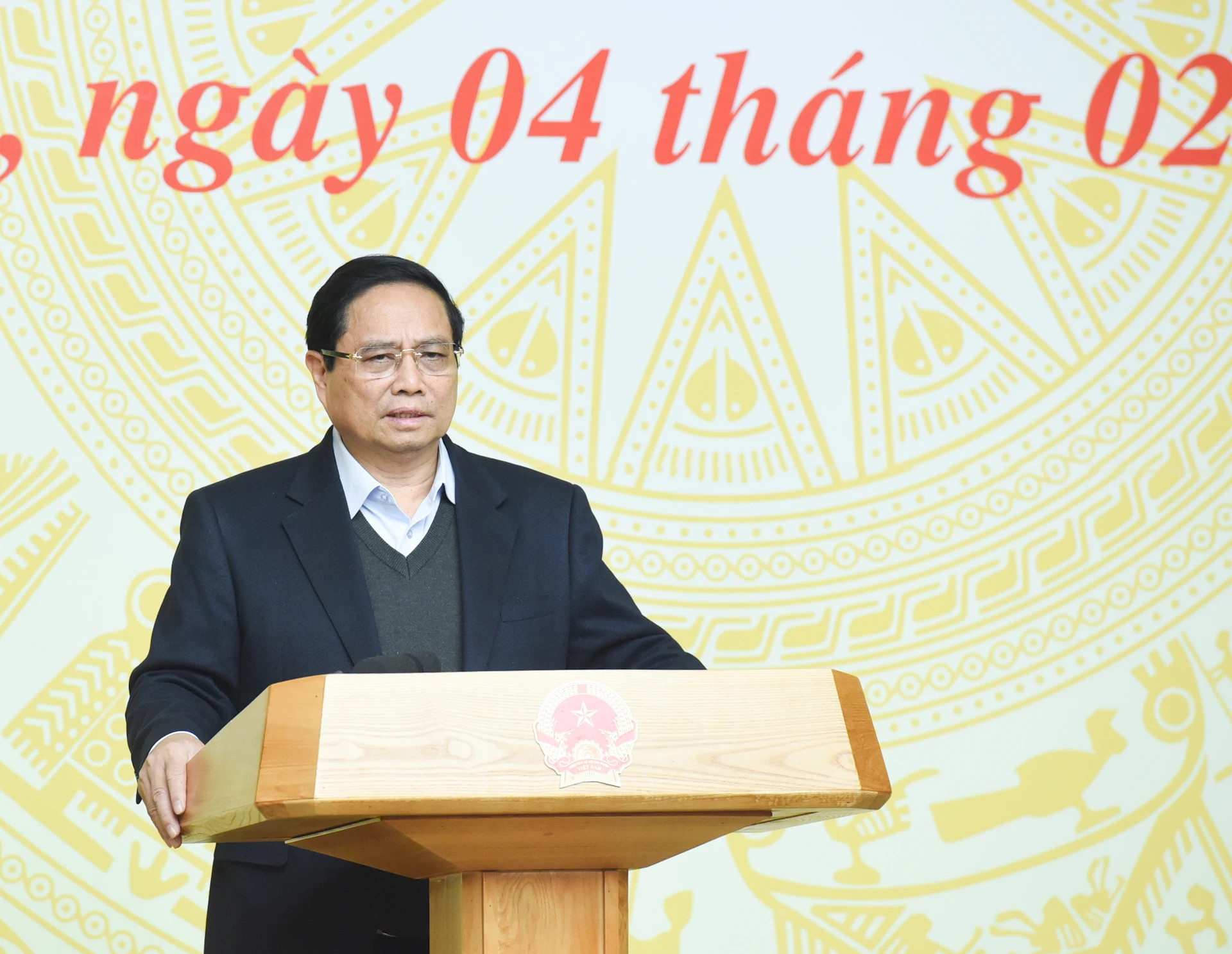 范明正总理发表讲话。