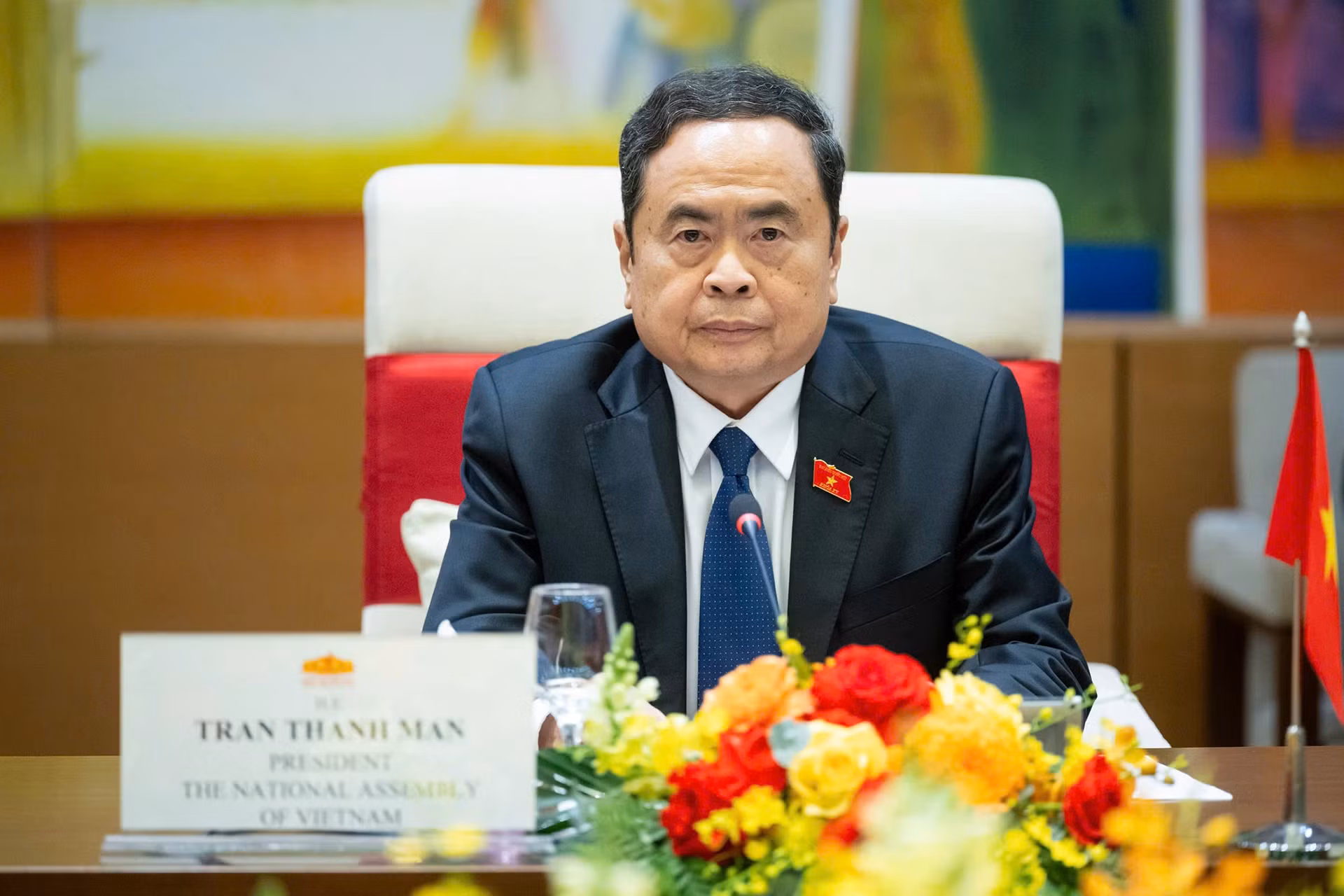 国会主席陈青敏在会见中发表讲话。