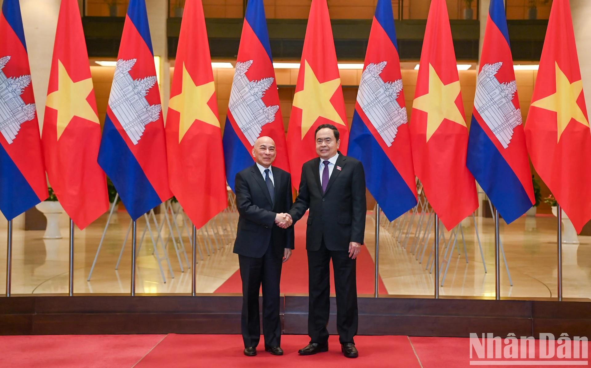 越南国会主席陈青敏和柬埔寨国王诺罗敦·西哈莫尼。 越南国会主席陈青敏和柬埔寨国王诺罗敦·西哈莫尼。