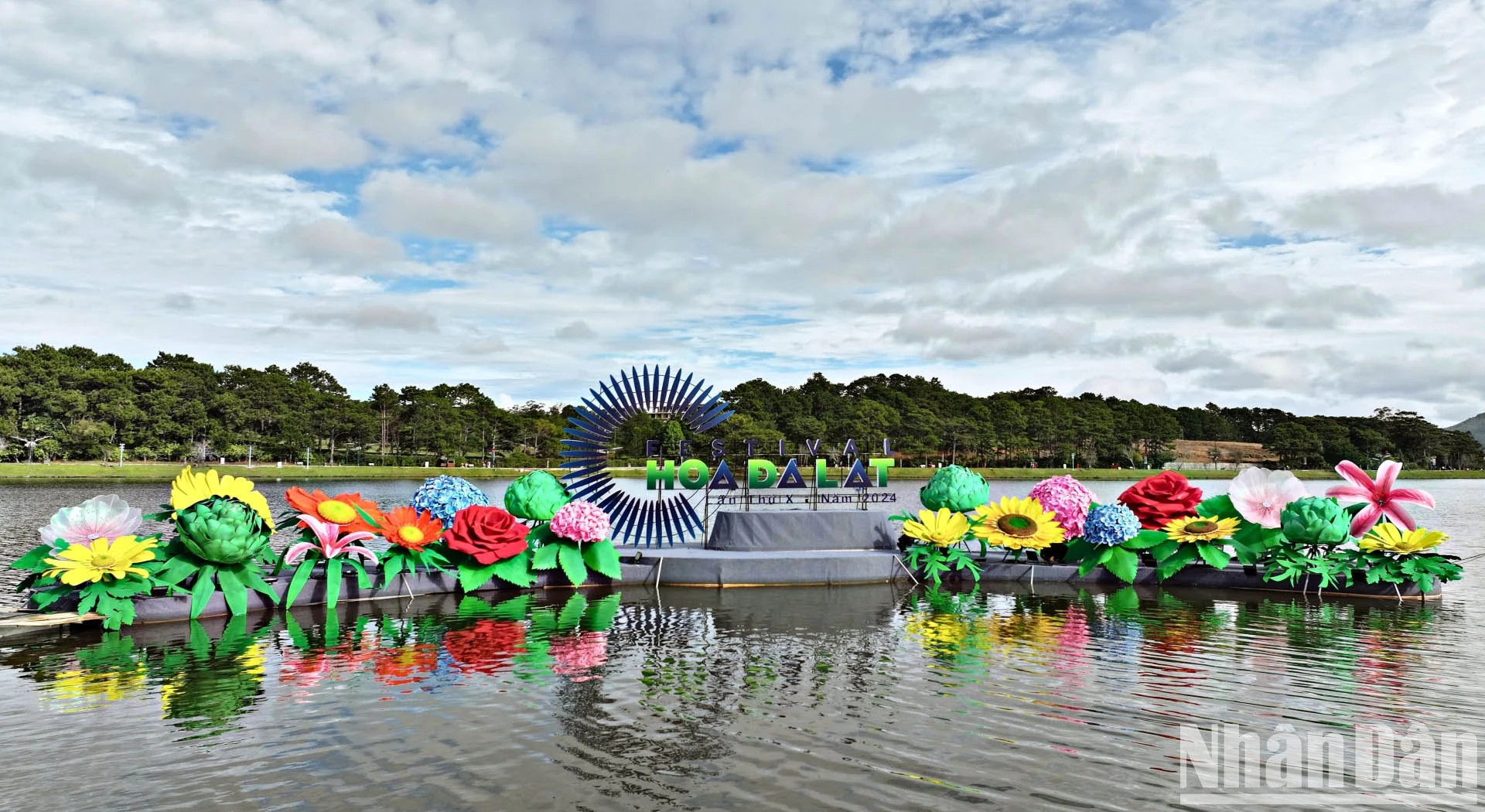 2024年第十届大叻花卉节是省级文化旅游活动,力争达到国家级和国际级规模的活动,将在2024年年内举行,巅峰期为12月。 2024年第十届大叻花卉节是省级文化旅游活动,力争达到国家级和国际级规模的活动,将在2024年年内举行,巅峰期为12月。