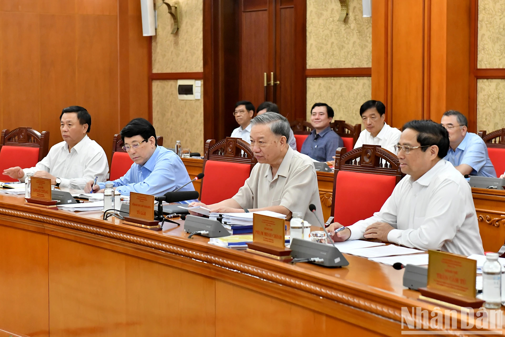 越共中央总书记、国家主席苏林和其他党、国家领导人出席会议。