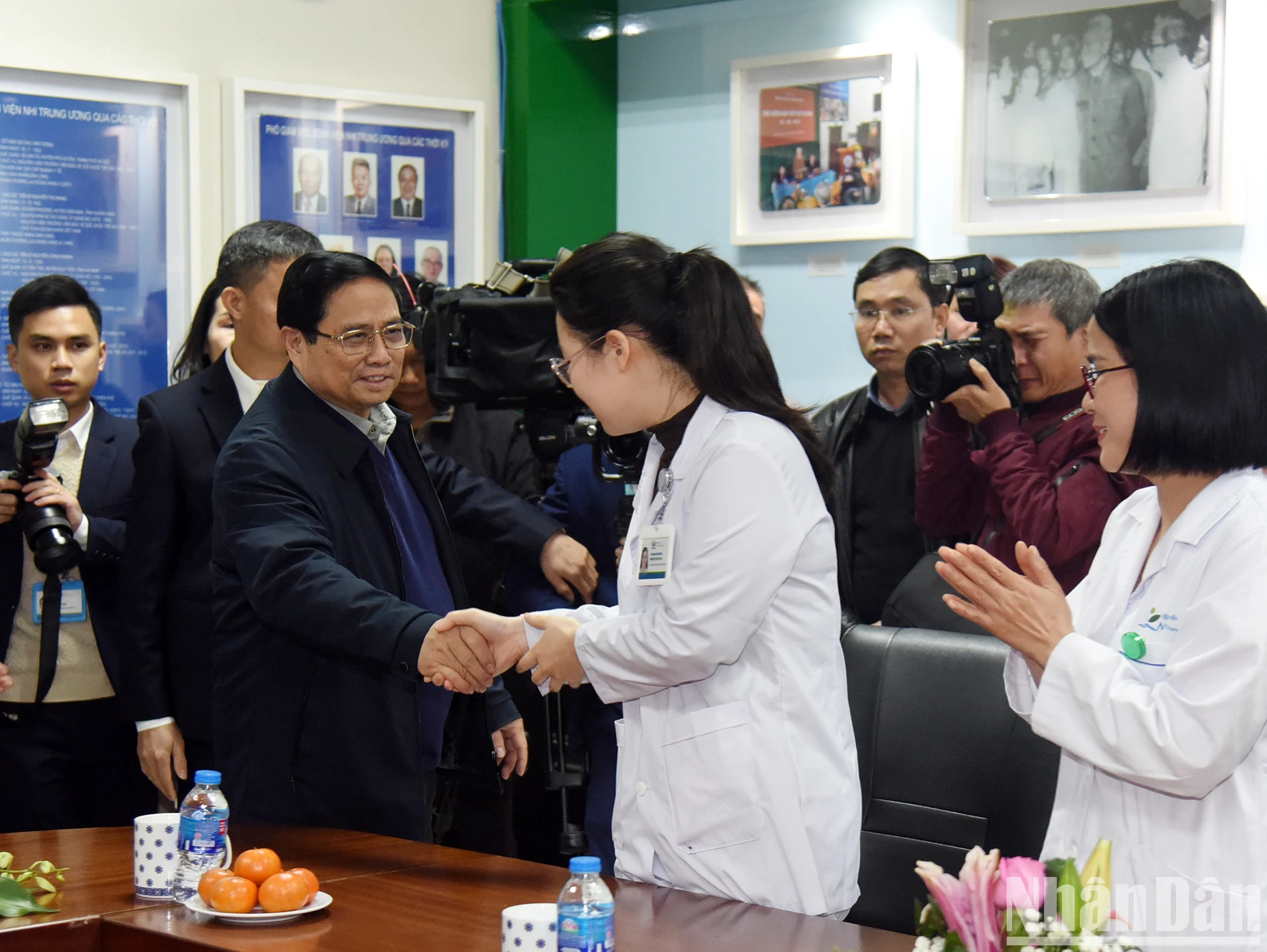 范明正总理在中央儿童医院开展春节前走访慰问活动。 范明正总理在中央儿童医院开展春节前走访慰问活动。