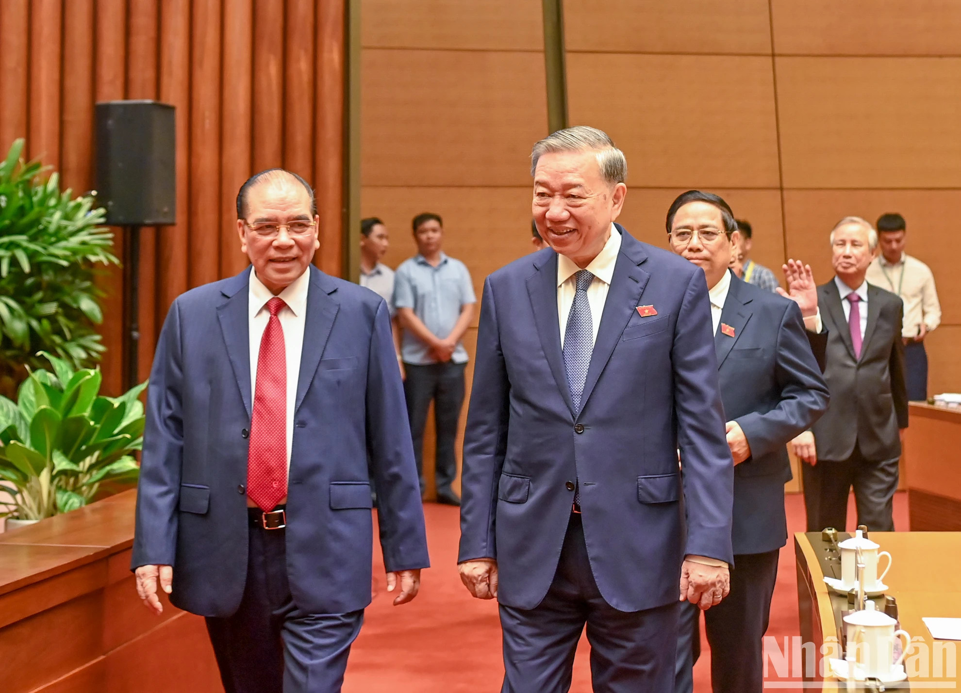 党、国家历代领导人前来出席第十五届国会第九次会议开幕式。 党、国家历代领导人前来出席第十五届国会第九次会议开幕式。