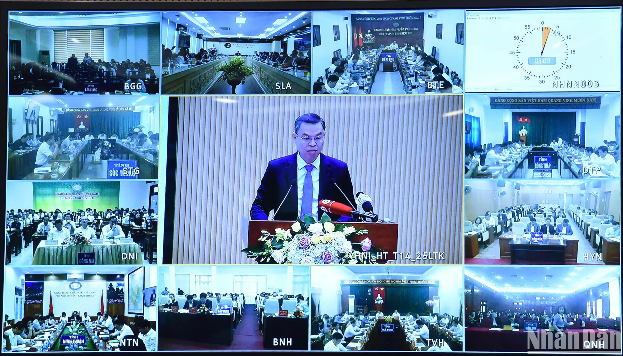 设在河内的会议主会场与全国63个省市分会场视频连线。