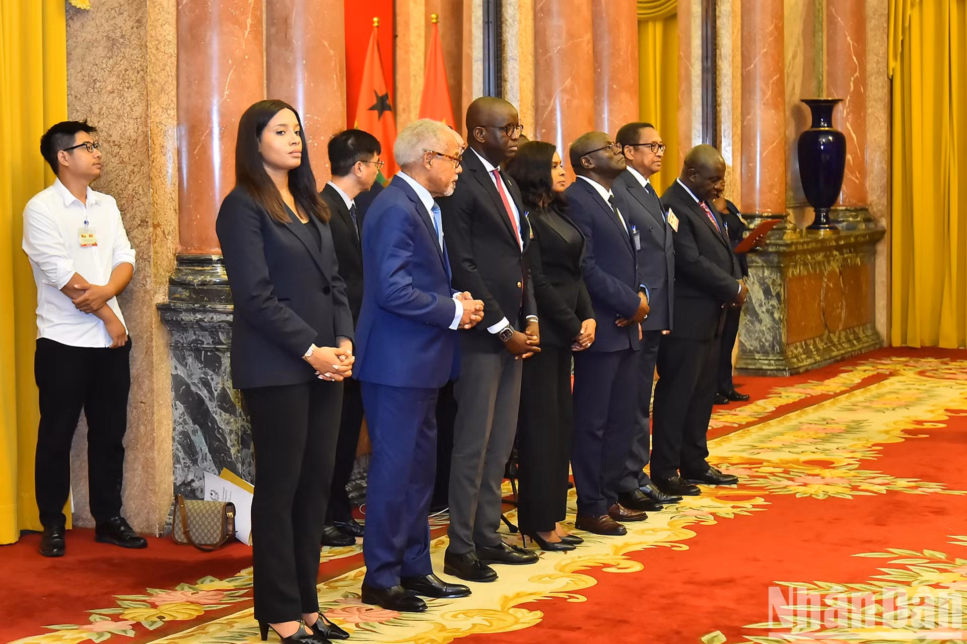 几内亚比绍代表团出席签字仪式。