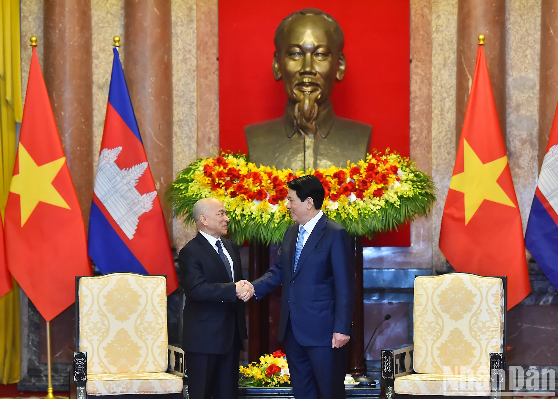 越南国家主席梁强和柬埔寨国王诺罗敦·西哈莫尼。 越南国家主席梁强和柬埔寨国王诺罗敦·西哈莫尼。