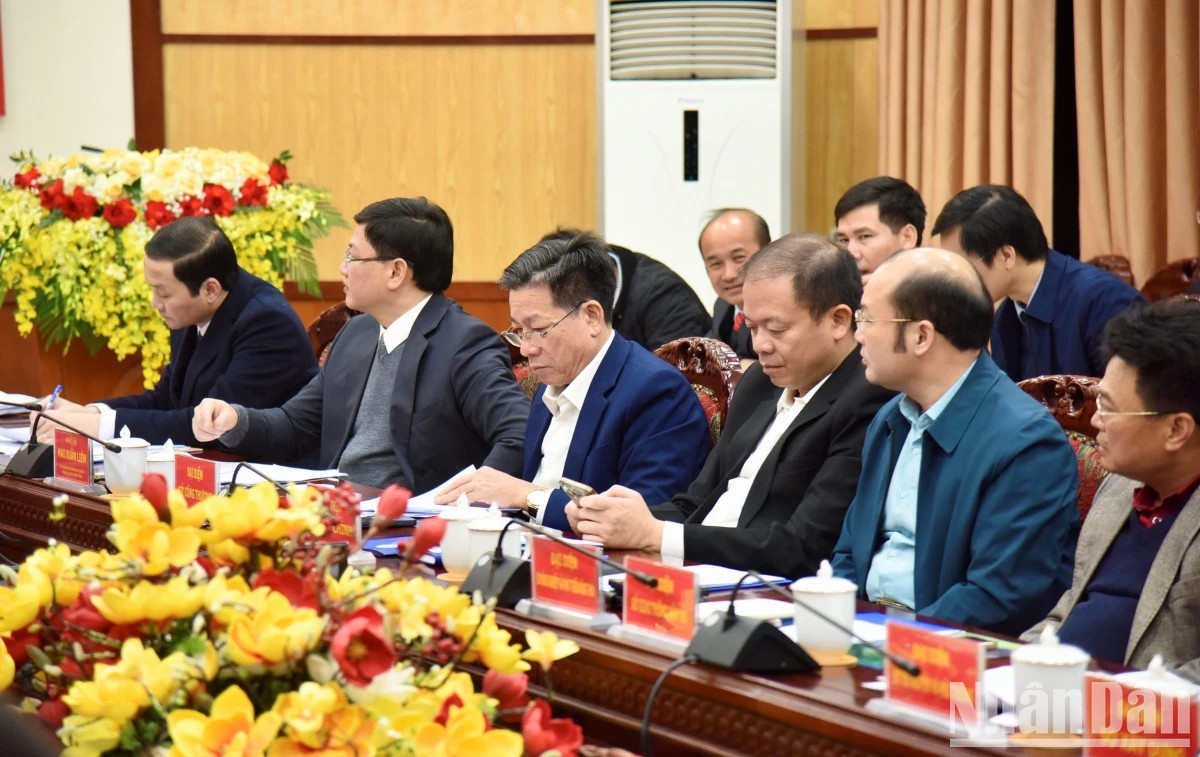 清化省领导人出席会议。