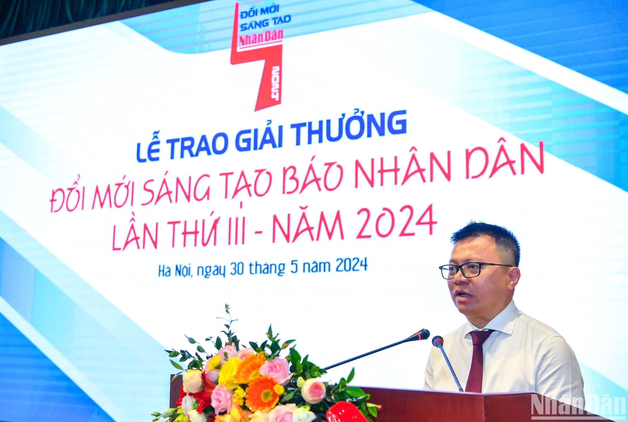 越共中央委员、《人民报》社总编辑、中央宣教部副部长、越南新闻工作者协会主席黎国明发表讲话。 越共中央委员、《人民报》社总编辑、中央宣教部副部长、越南新闻工作者协会主席黎国明发表讲话。