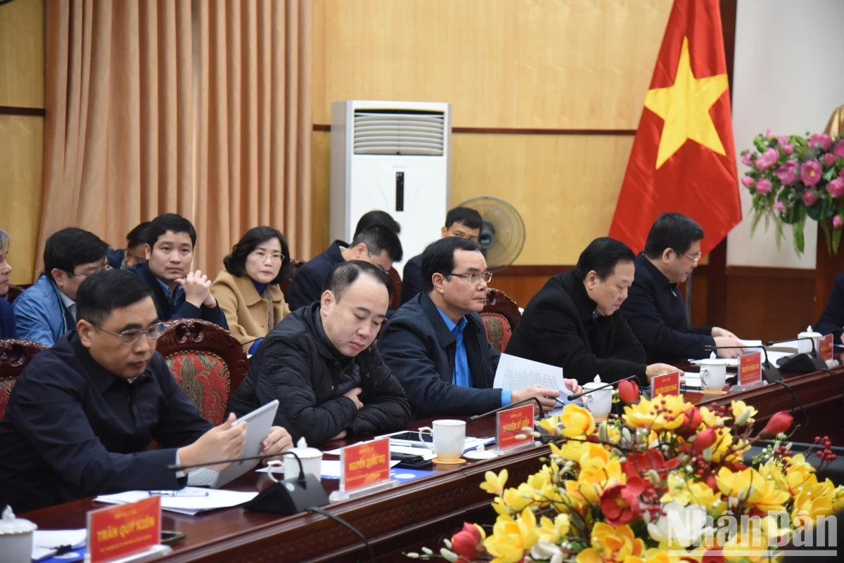 各部委代表出席会议。