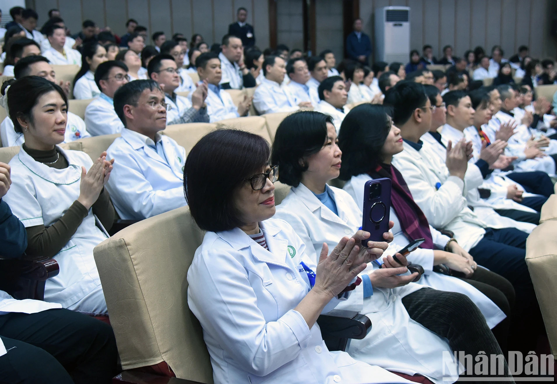 越德医院干部和医务人员。 越德医院干部和医务人员。