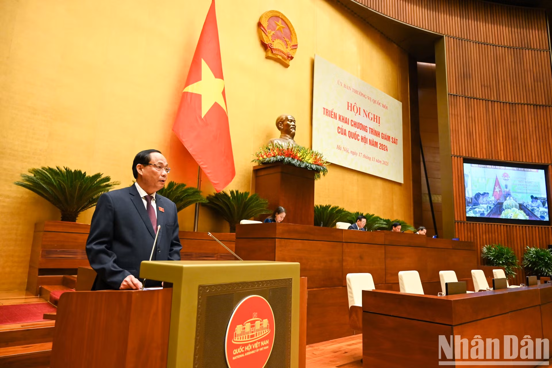 国会副主席陈光方致开幕词。