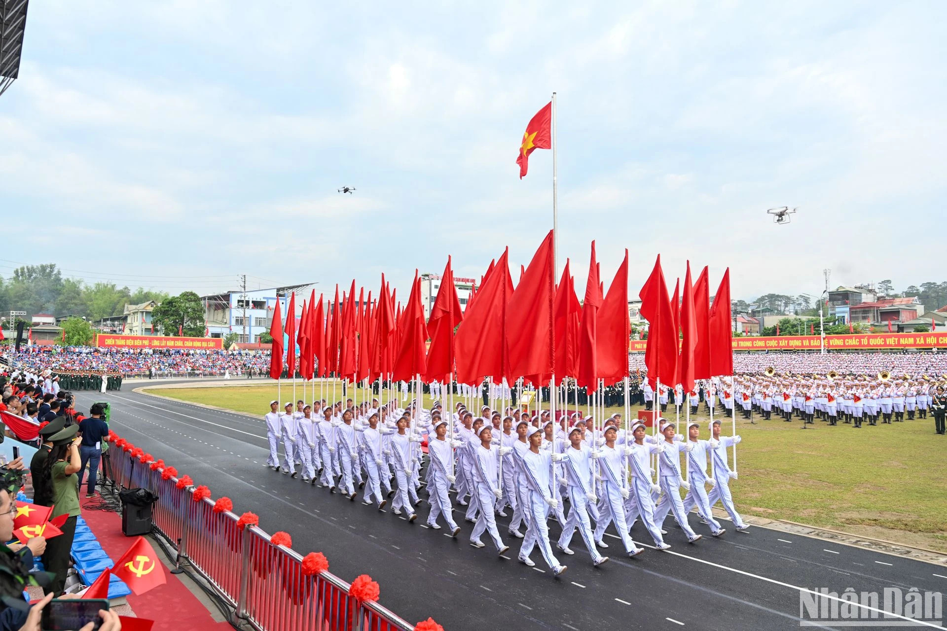 红旗力量。 红旗力量。