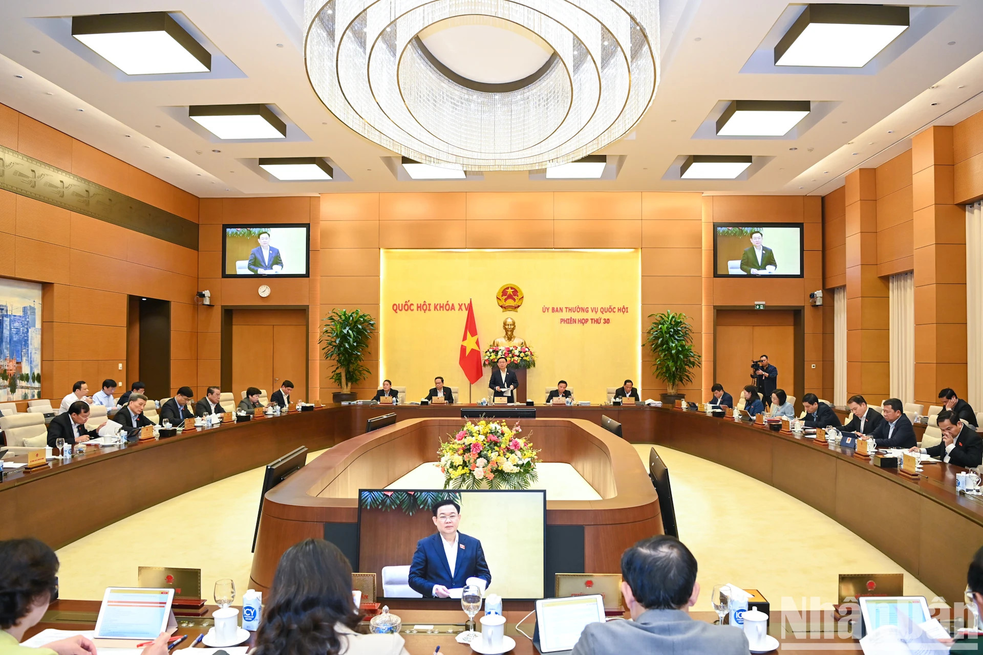 越南第十五届国会常务委员会第30次会议正式开幕。