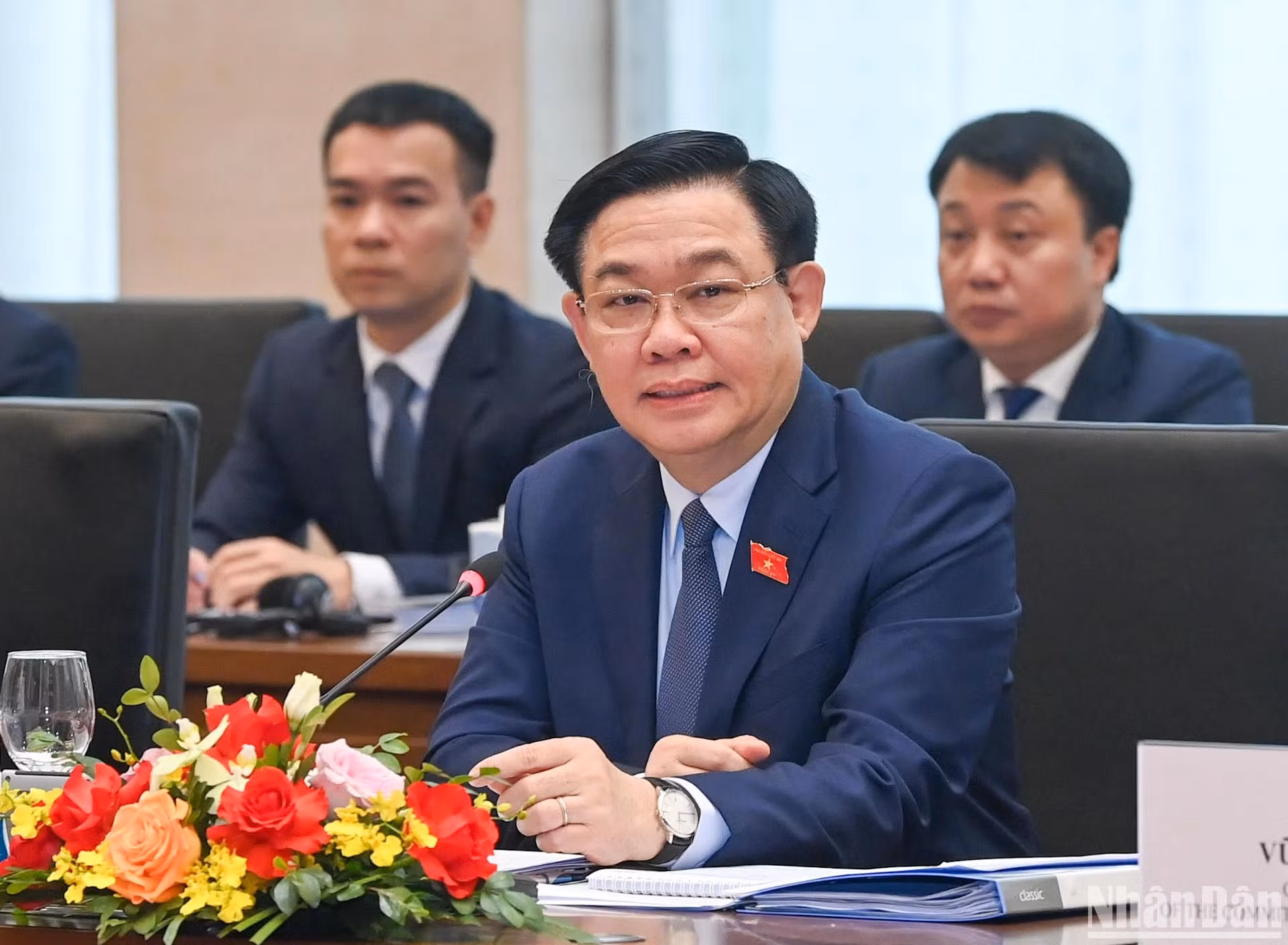 国会主席王廷惠发表讲话。 国会主席王廷惠发表讲话。