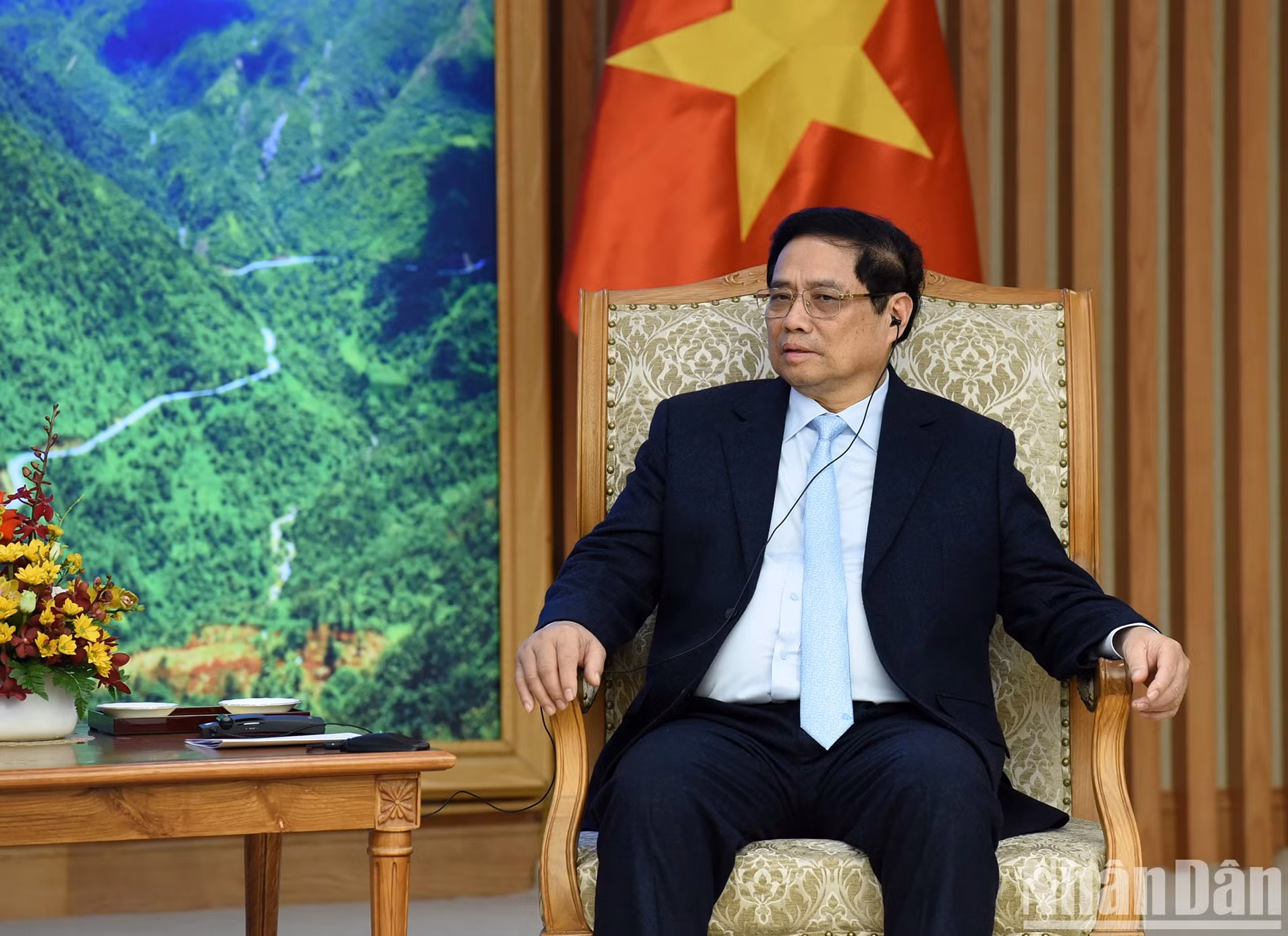 范明正总理在会议上发表讲话。