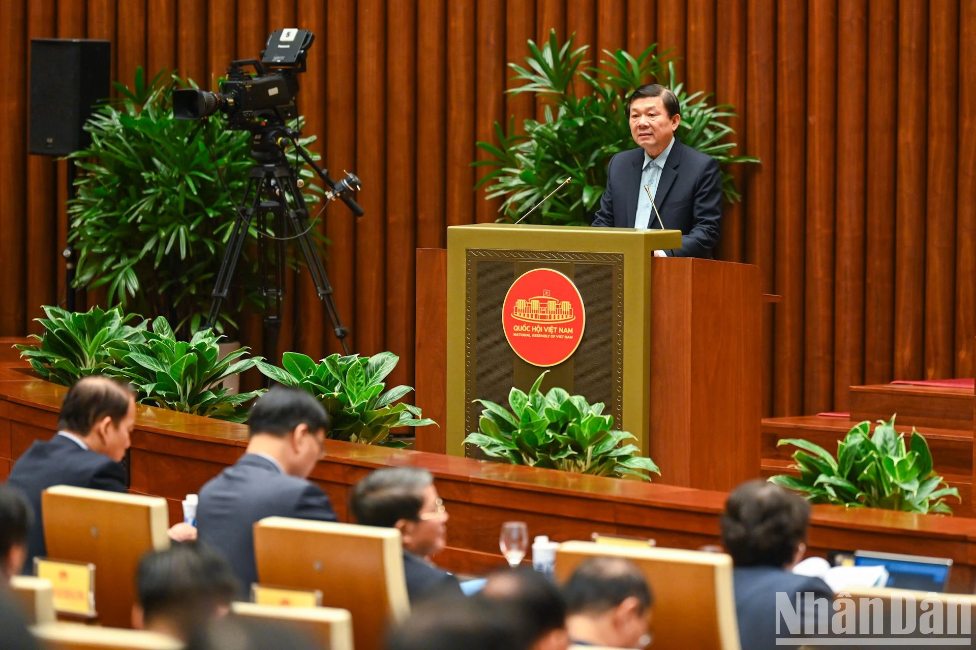 越南祖国阵线中央委员会副主席阮友勇作报告。 越南祖国阵线中央委员会副主席阮友勇作报告。