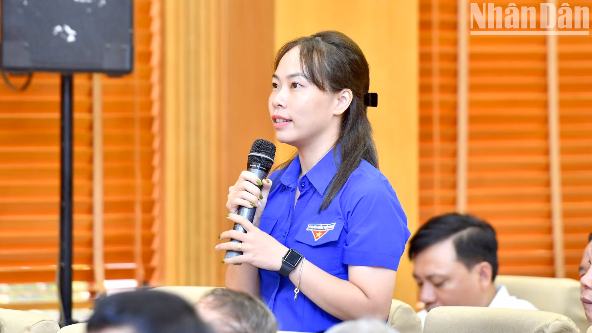 二征夫人郡选民向国会代表提出意见。