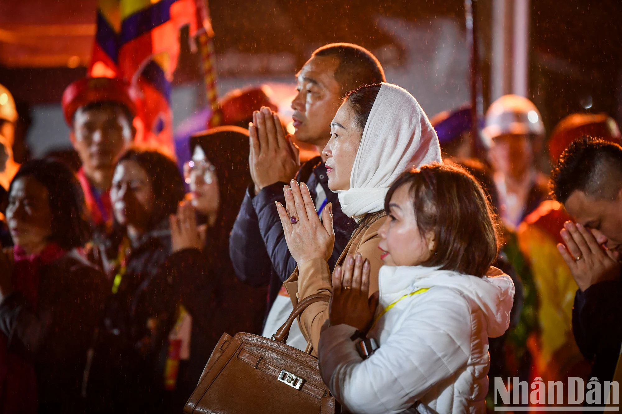 民众祈求平安,幸福。 民众祈求平安,幸福。