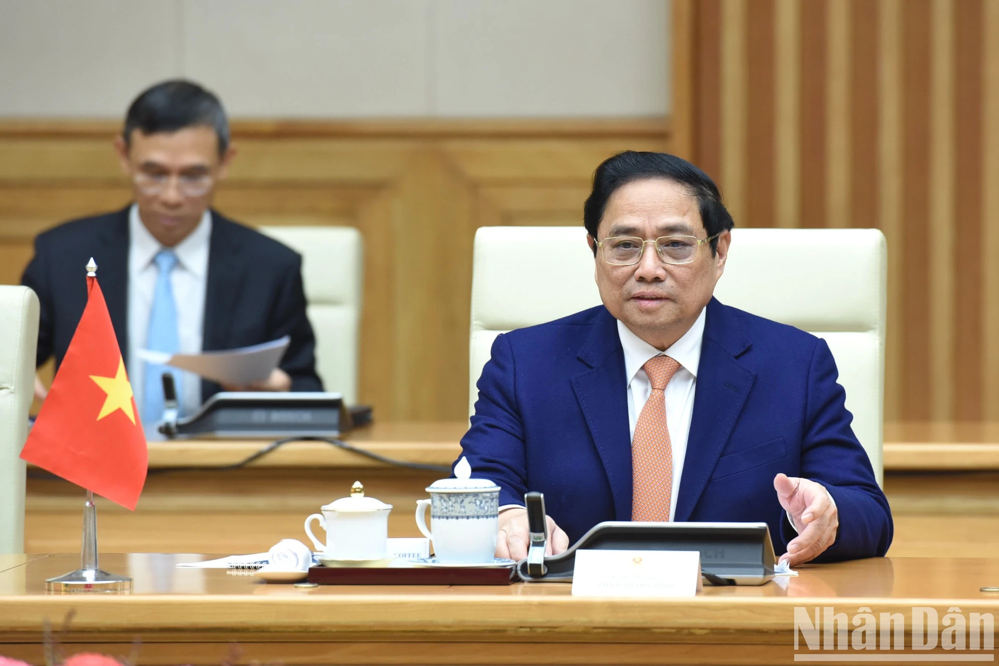 范明正总理在会见中发表讲话。 范明正总理在会见中发表讲话。