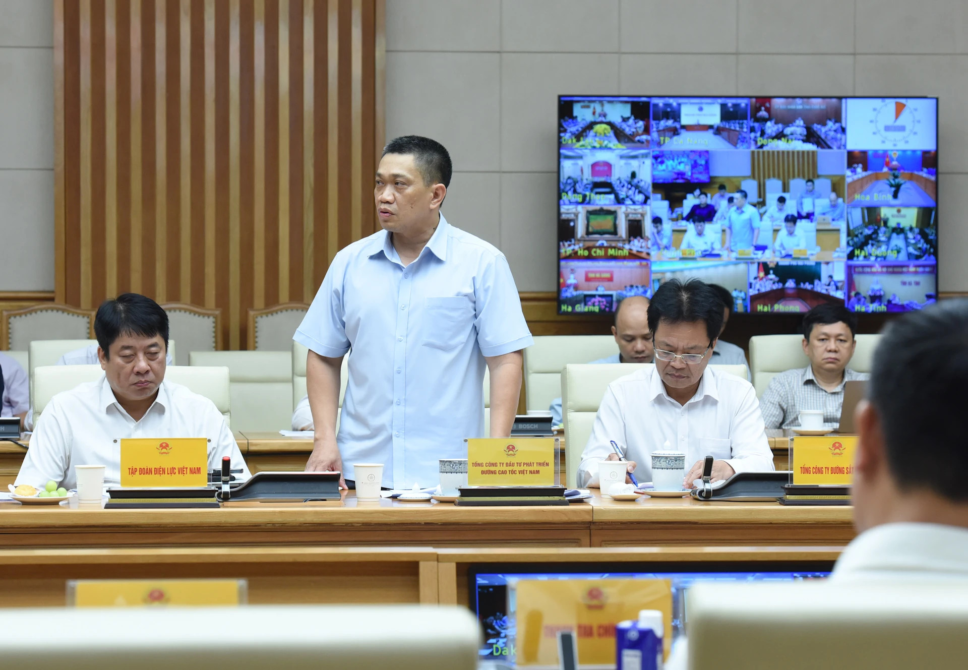 越南高速公路总公司总经理范鸿光发表讲话。