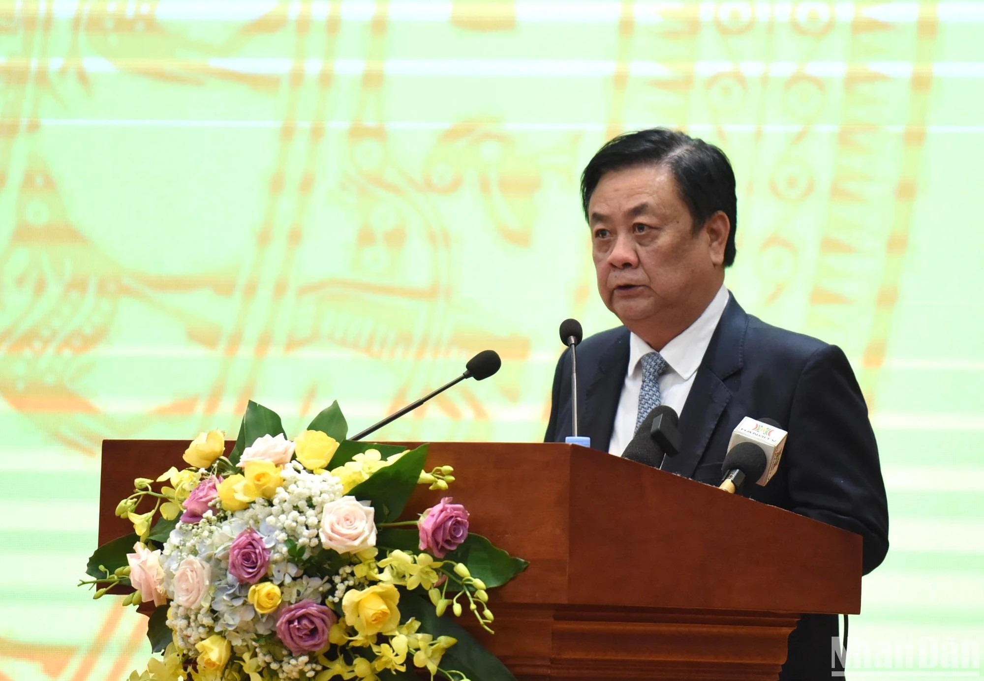 越南农业与农村发展部部长黎明欢发表讲话。