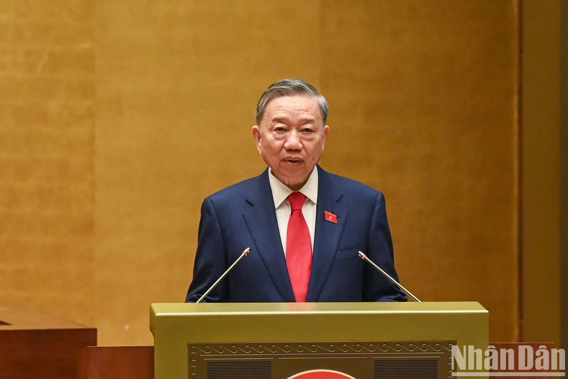 国家主席苏林在宣誓就职后发表讲话。 国家主席苏林在宣誓就职后发表讲话。