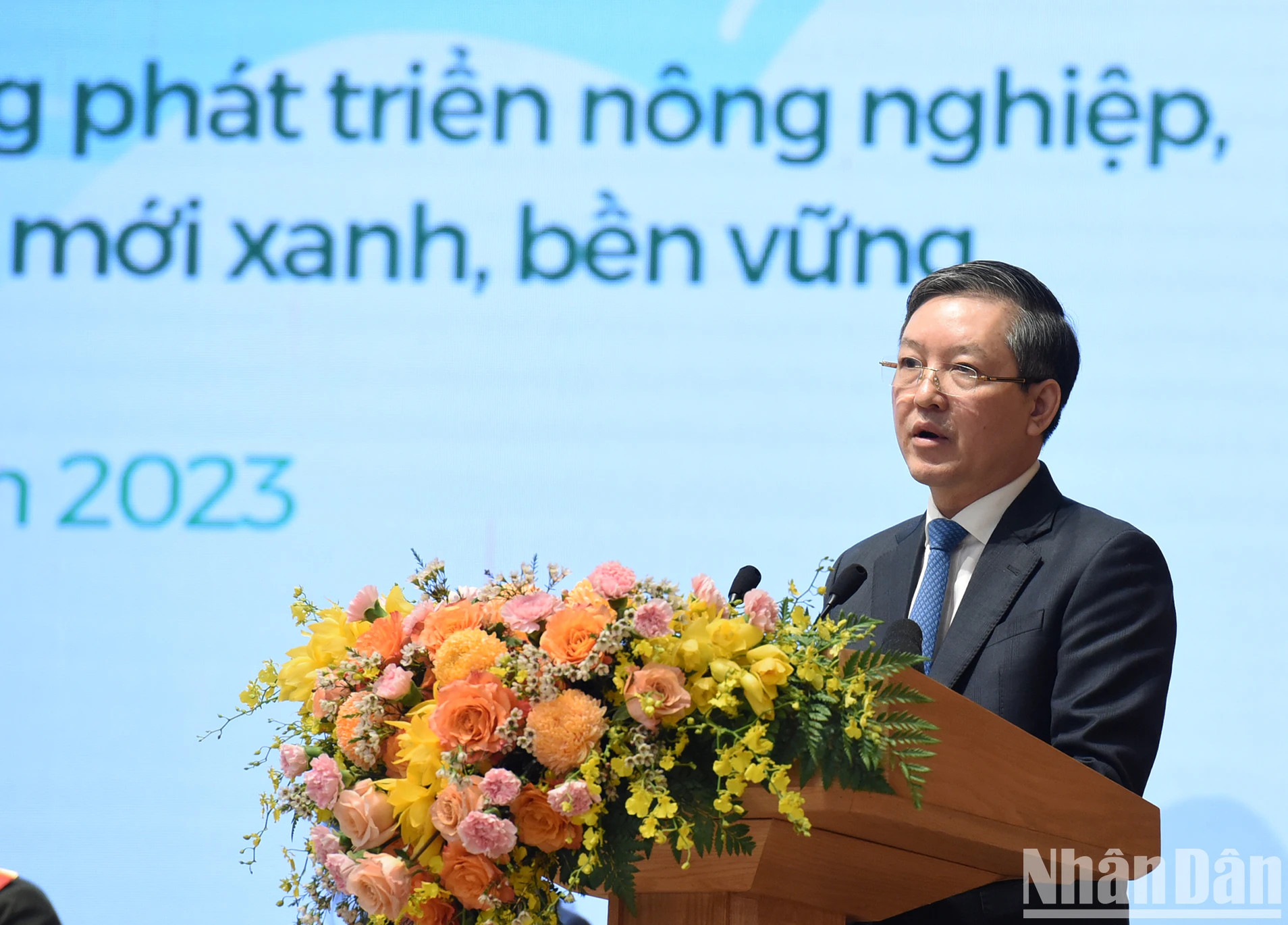 越南农民协会主席梁国段致开幕词。 越南农民协会主席梁国段致开幕词。
