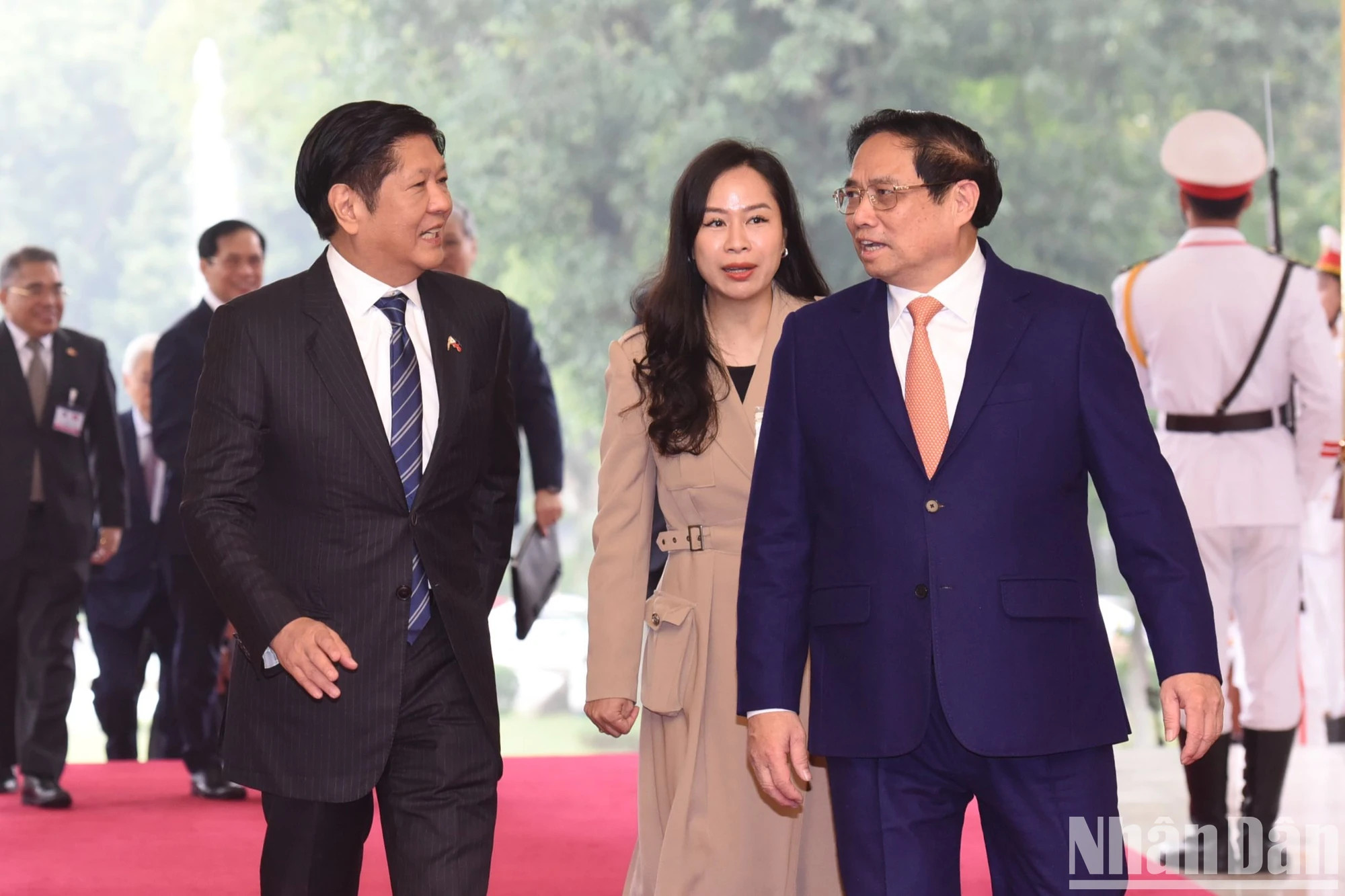范明正总理欢迎费迪南德·罗慕尔德兹·马科斯总统访越。 范明正总理欢迎费迪南德·罗慕尔德兹·马科斯总统访越。
