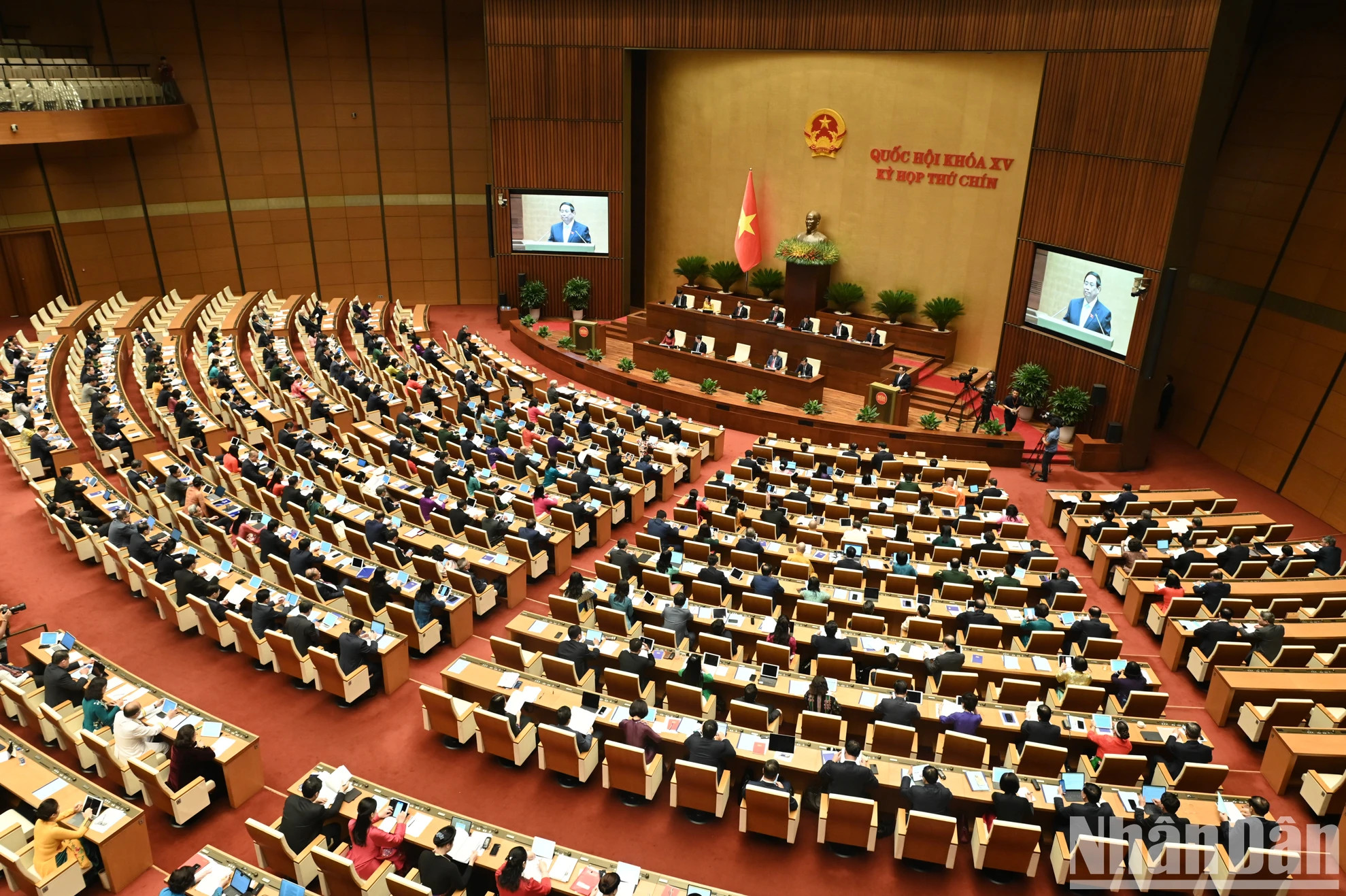 本次会议会期37天,分为两个阶段举行。 本次会议会期37天,分为两个阶段举行。