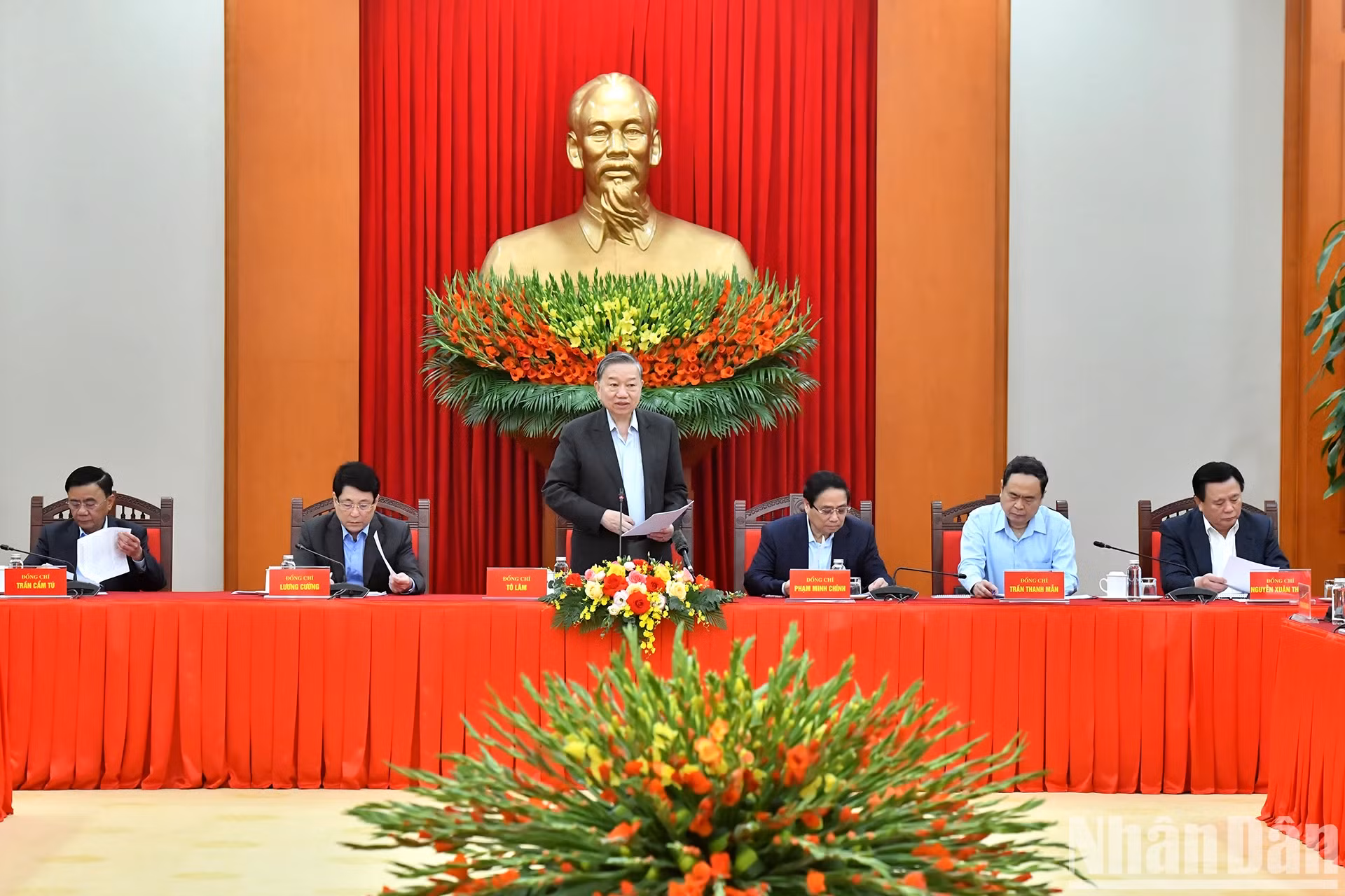 苏林总书记主持召开越共十四大文件起草工作小组会议。