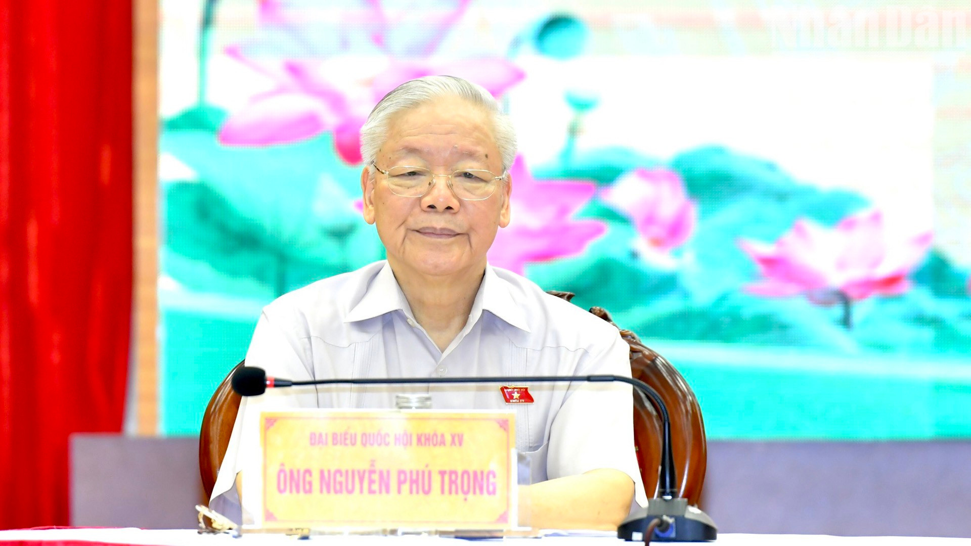 阮富仲总书记会见选民。 阮富仲总书记会见选民。