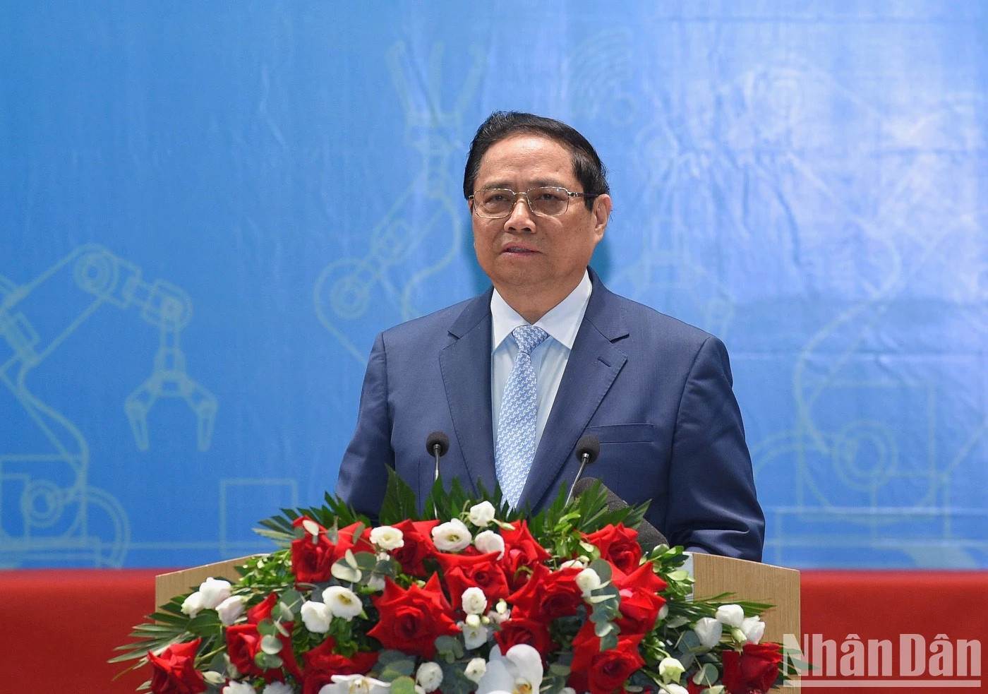 范明正总理在论坛上发表讲话。 范明正总理在论坛上发表讲话。