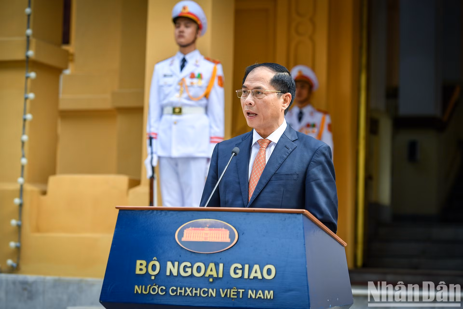 越南外交部部长裴青山在仪式上发表讲话。