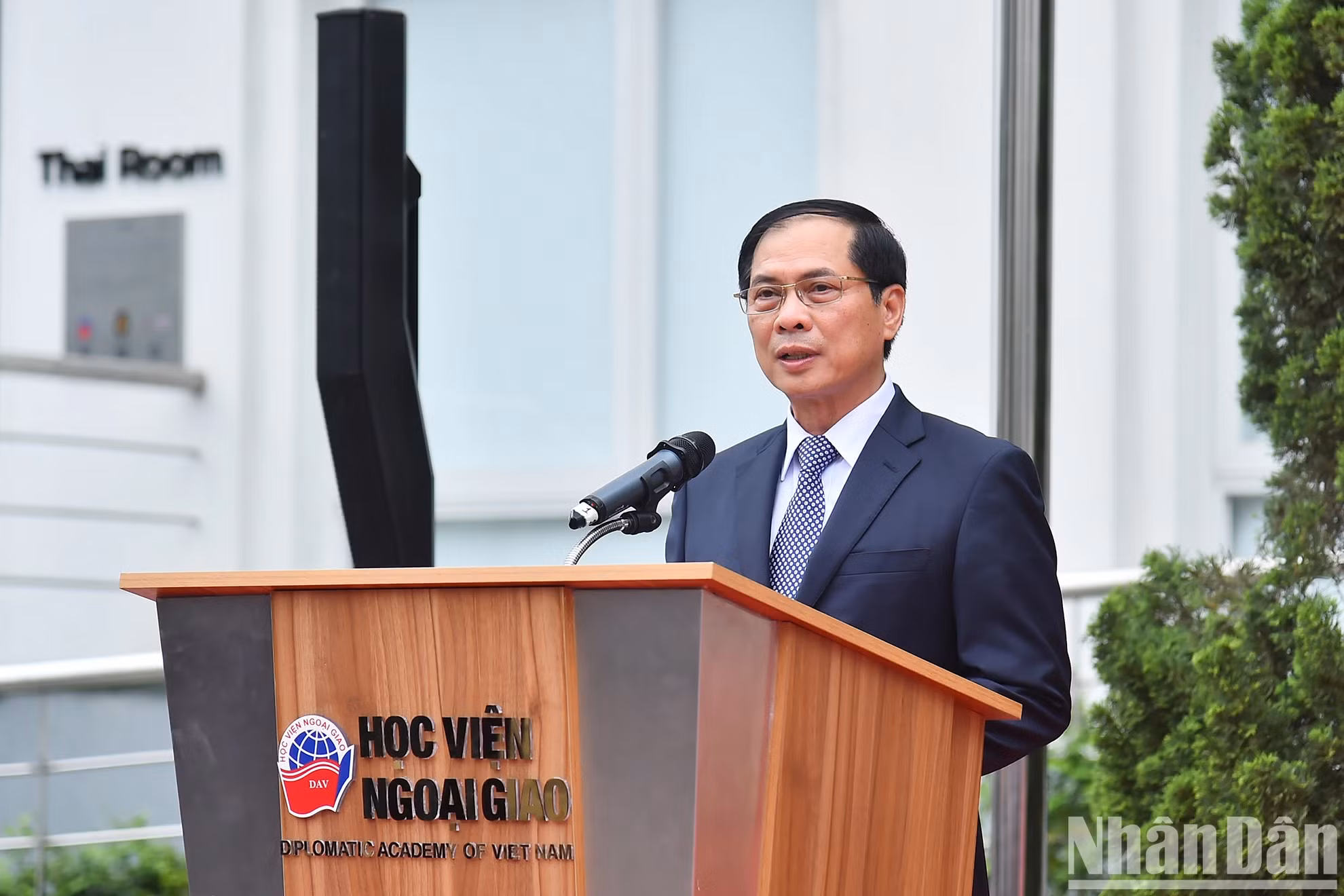 越南外交部长裴青山发表讲话。