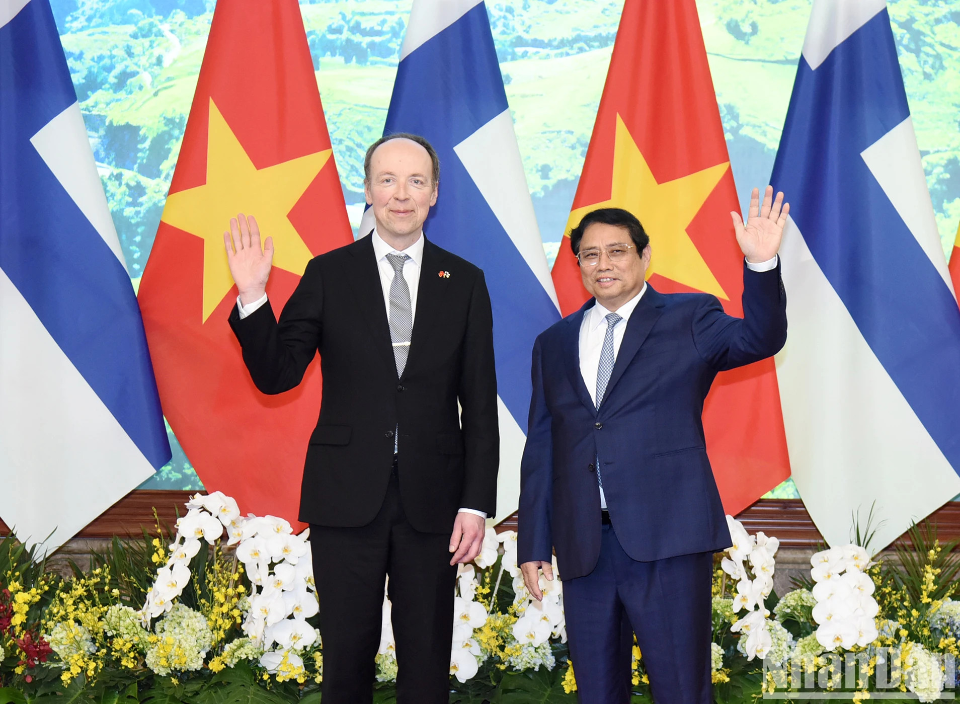 越南政府总理范明正和芬兰议会议长尤西·哈拉阿霍。 越南政府总理范明正和芬兰议会议长尤西·哈拉阿霍。