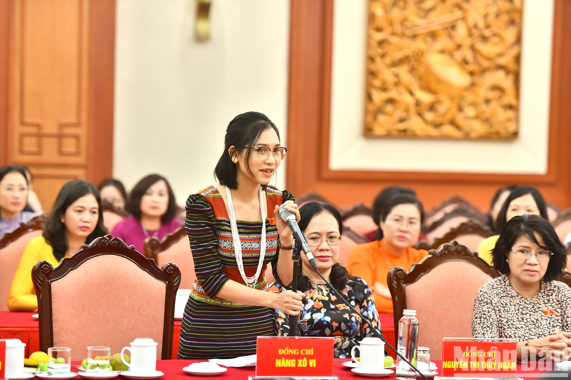 女国会代表娘苏薇在见面会上发表讲话。 女国会代表娘苏薇在见面会上发表讲话。