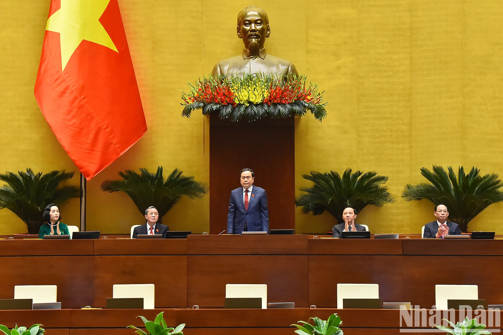 国会主席陈青敏,各位国会副主席出席开幕式。 国会主席陈青敏,各位国会副主席出席开幕式。