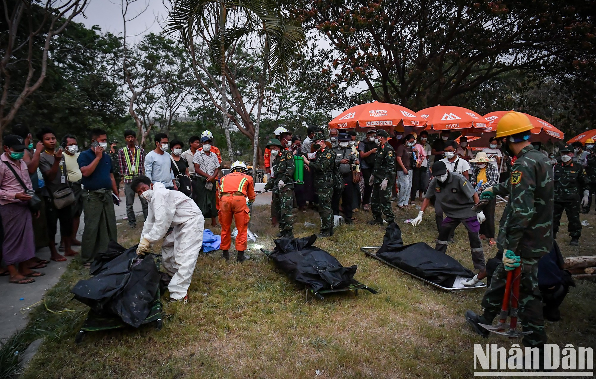 越南代表团是来到首都内比都的外国救援代表团中找到遇难者遗体最多、活动最有意义的代表团。 越南代表团是来到首都内比都的外国救援代表团中找到遇难者遗体最多、活动最有意义的代表团。