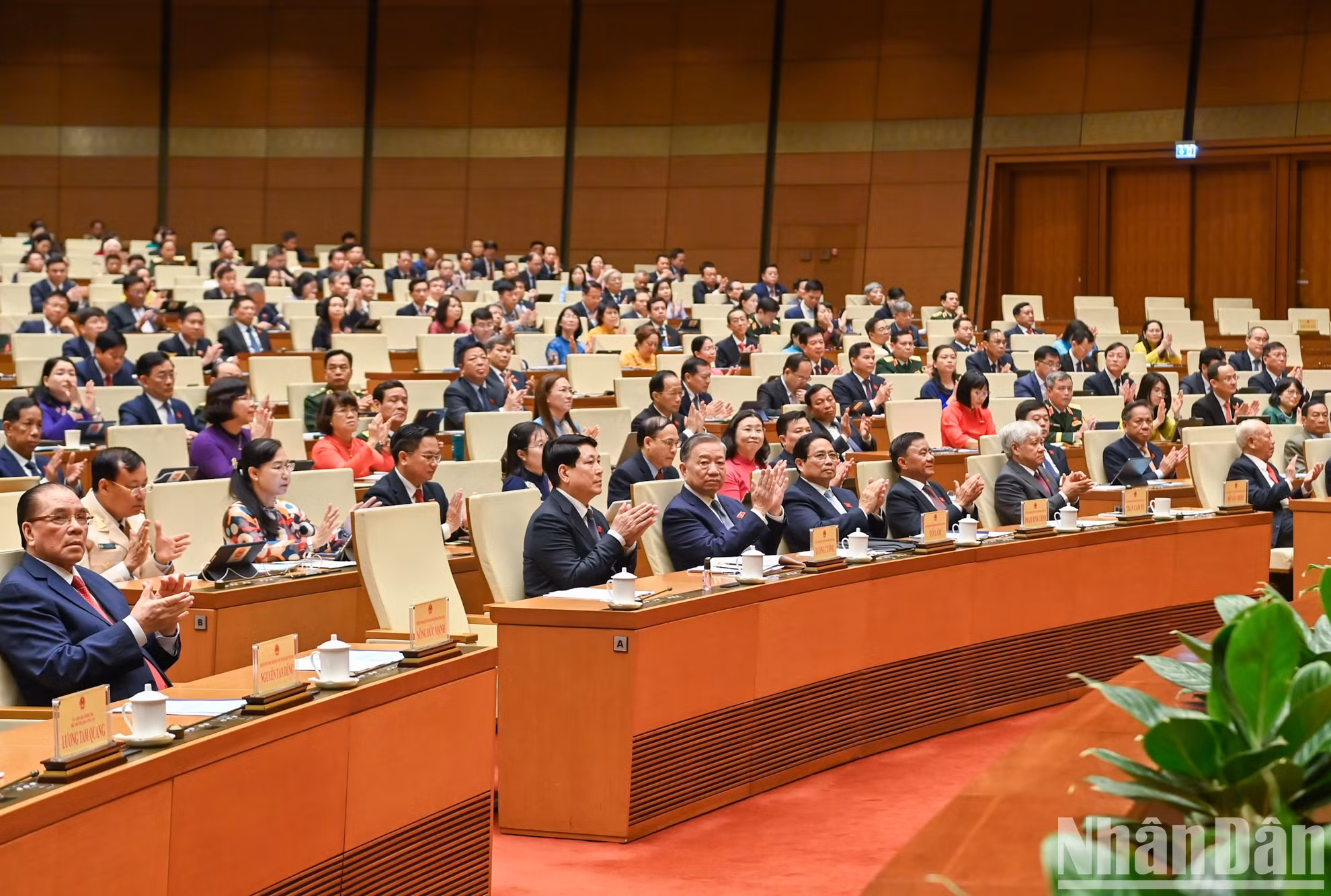党、国家历代领导人出席开幕式。