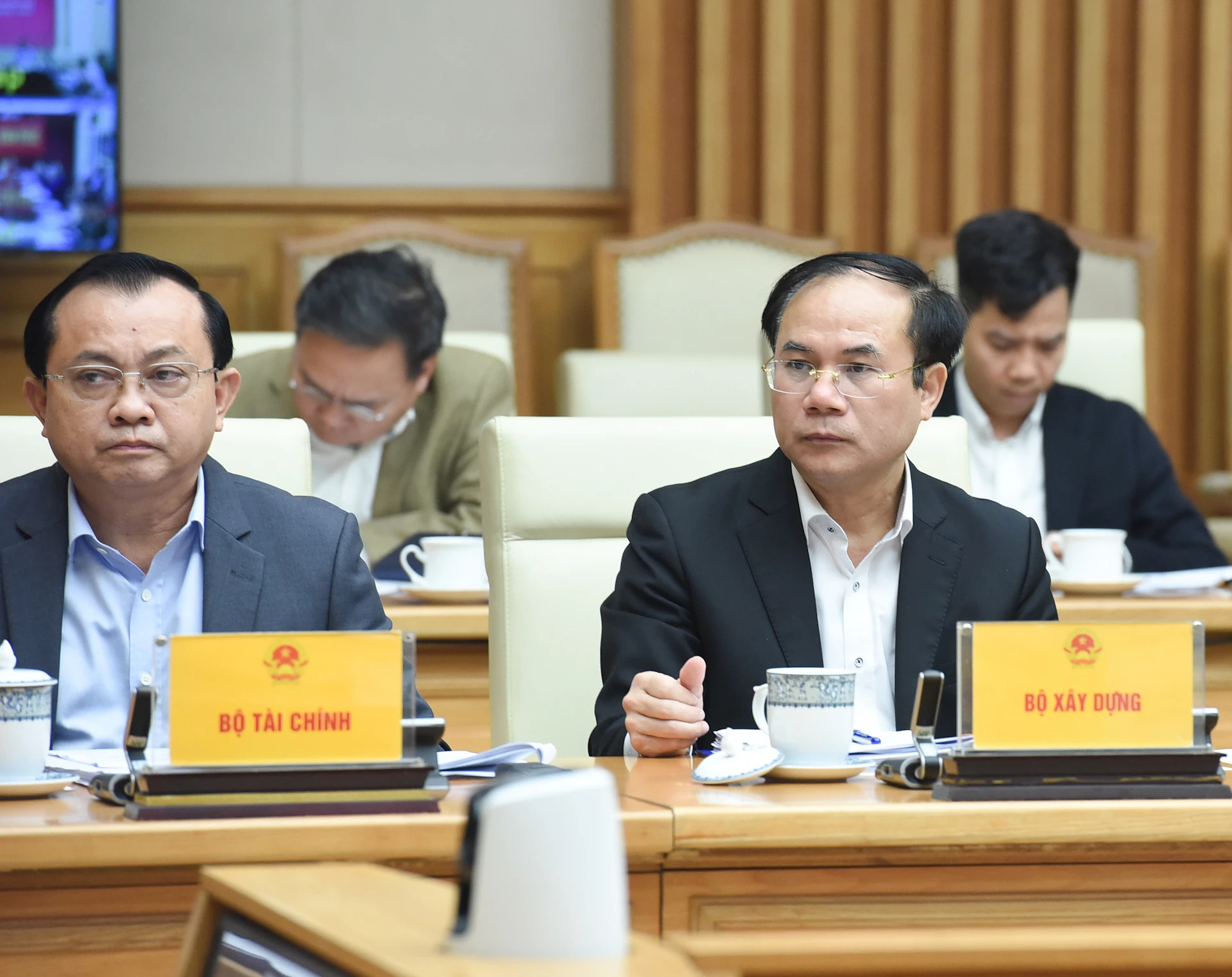 建设部副部长阮文生出席会议。