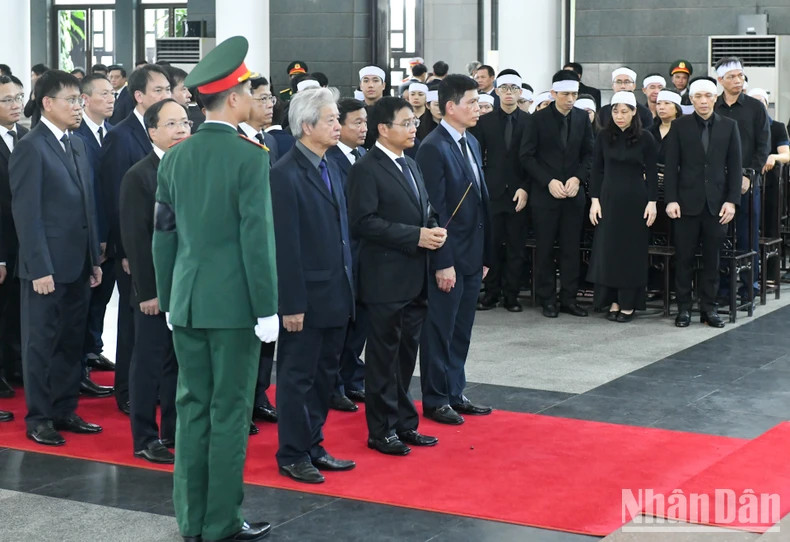 交通运输部代表团吊唁越共中央总书记阮富仲逝世。 交通运输部代表团吊唁越共中央总书记阮富仲逝世。
