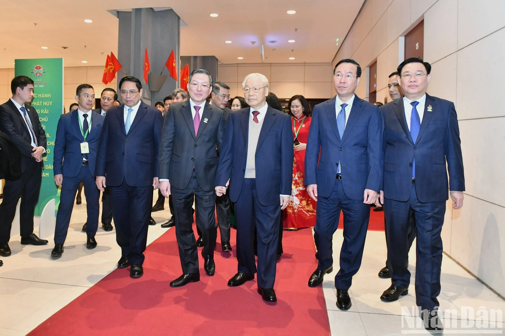 阮富仲总书记和党、国家领导人出席大会。 阮富仲总书记和党、国家领导人出席大会。