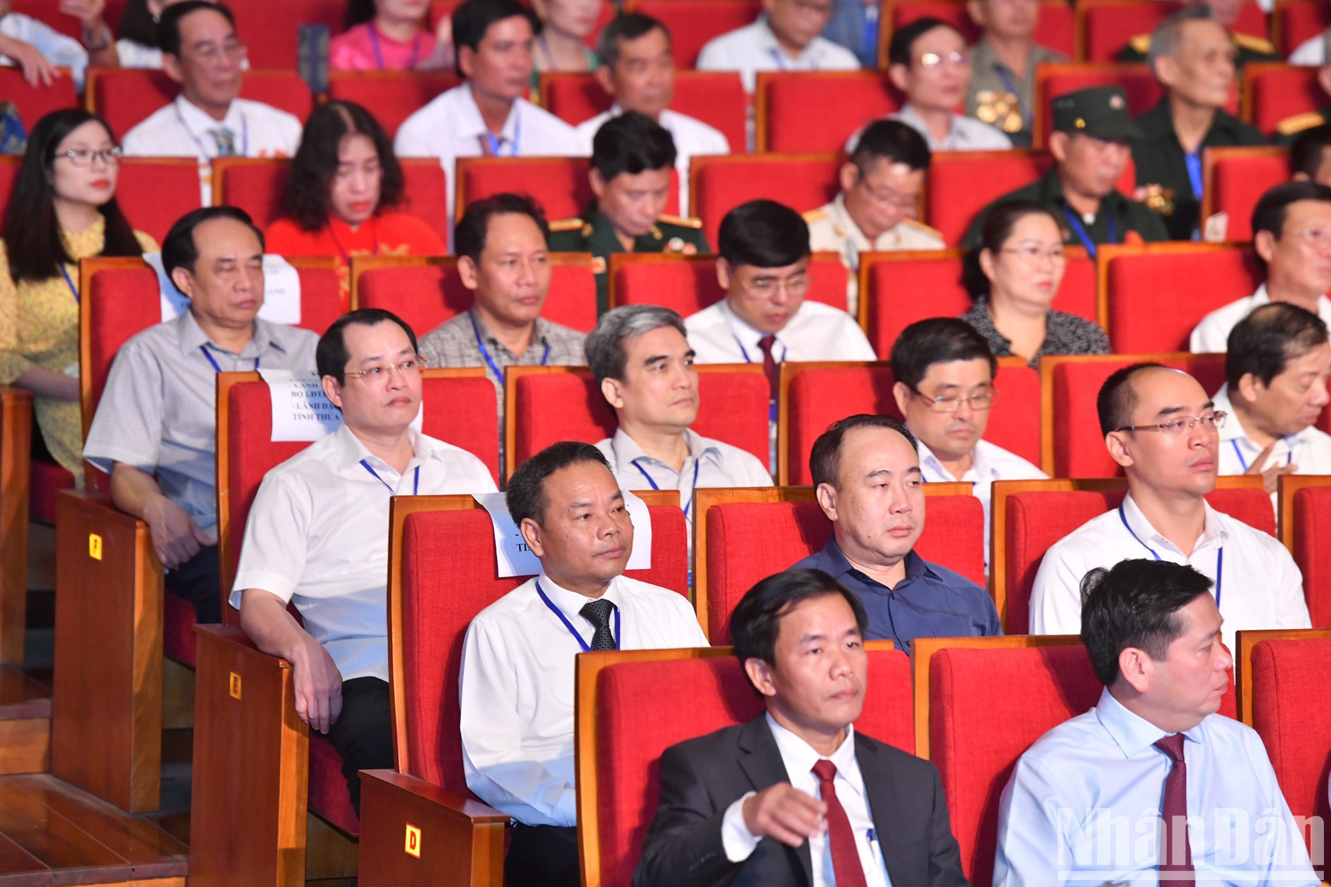 与会代表。 与会代表。